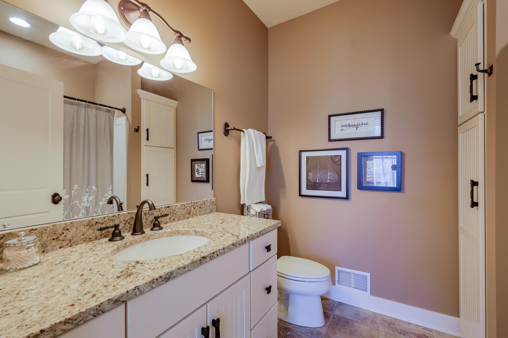 4209 N Oak Pointe NE Grand Rapids MI 49525