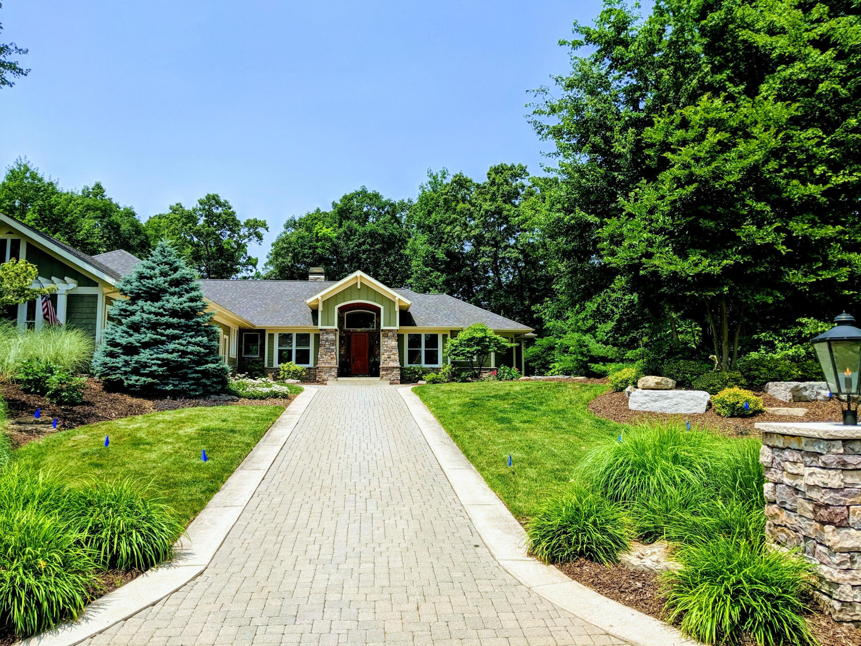 4209 N Oak Pointe NE Grand Rapids MI 49525