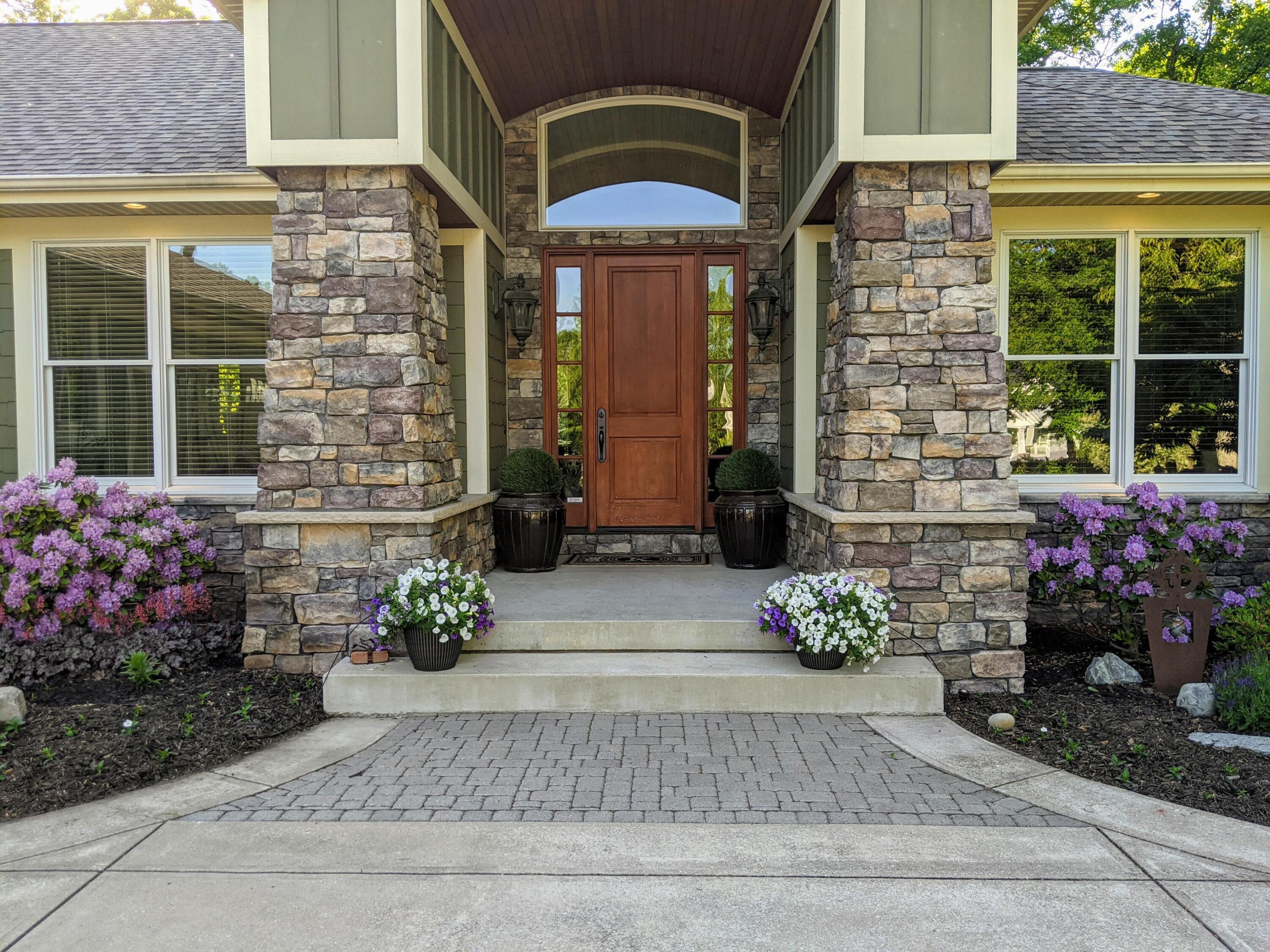 4209 N Oak Pointe NE Grand Rapids MI 49525