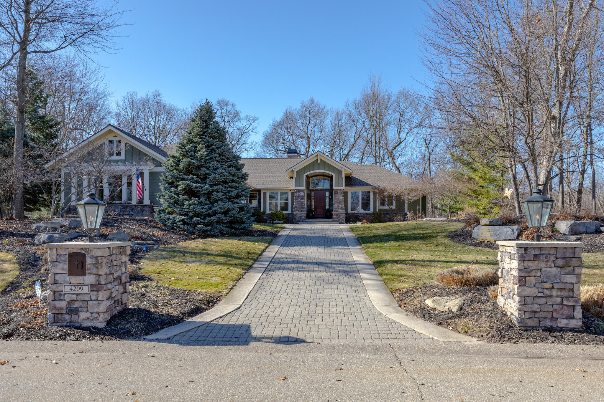 4209 N Oak Pointe NE Grand Rapids MI 49525
