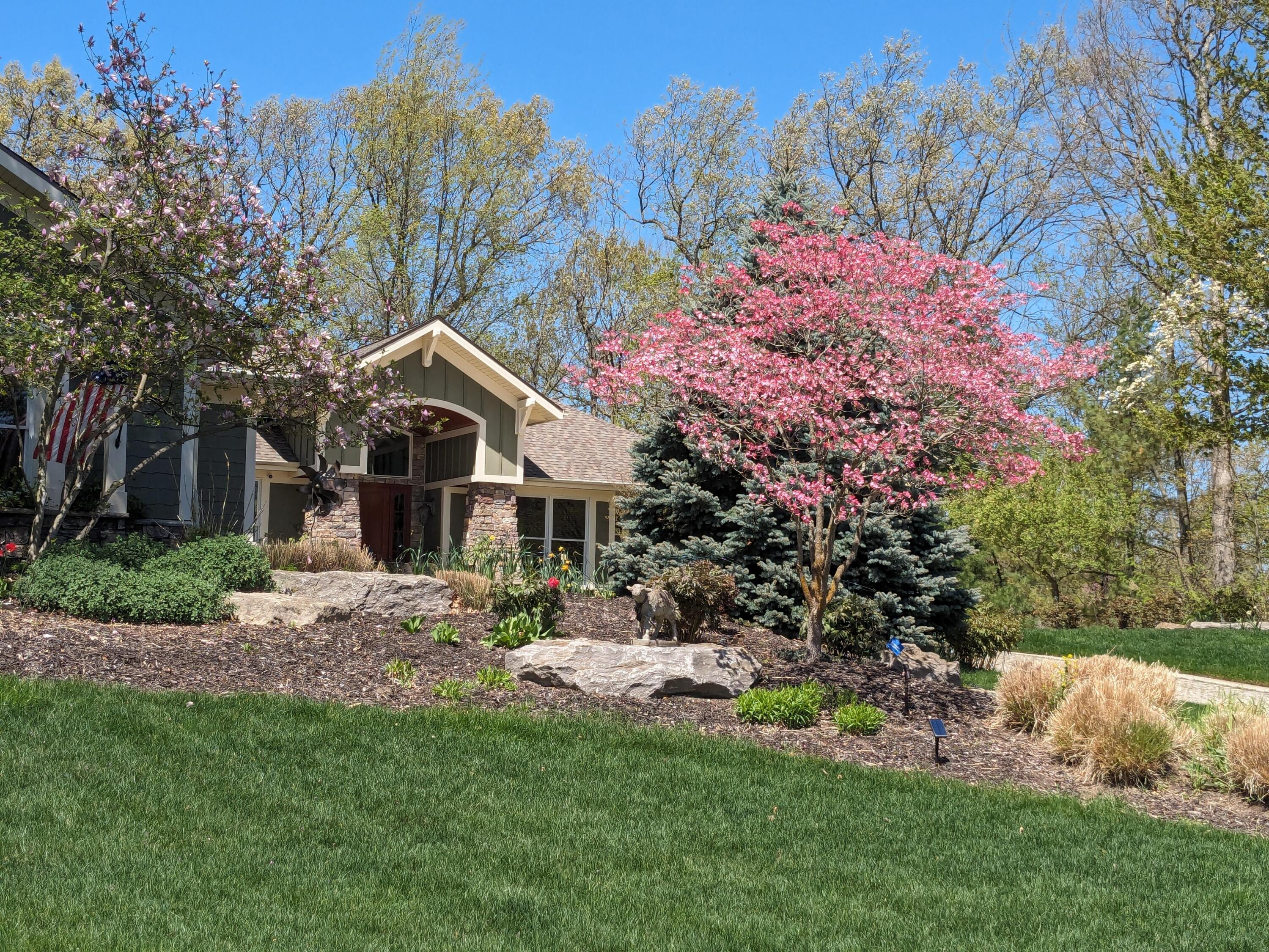 4209 N Oak Pointe NE Grand Rapids MI 49525