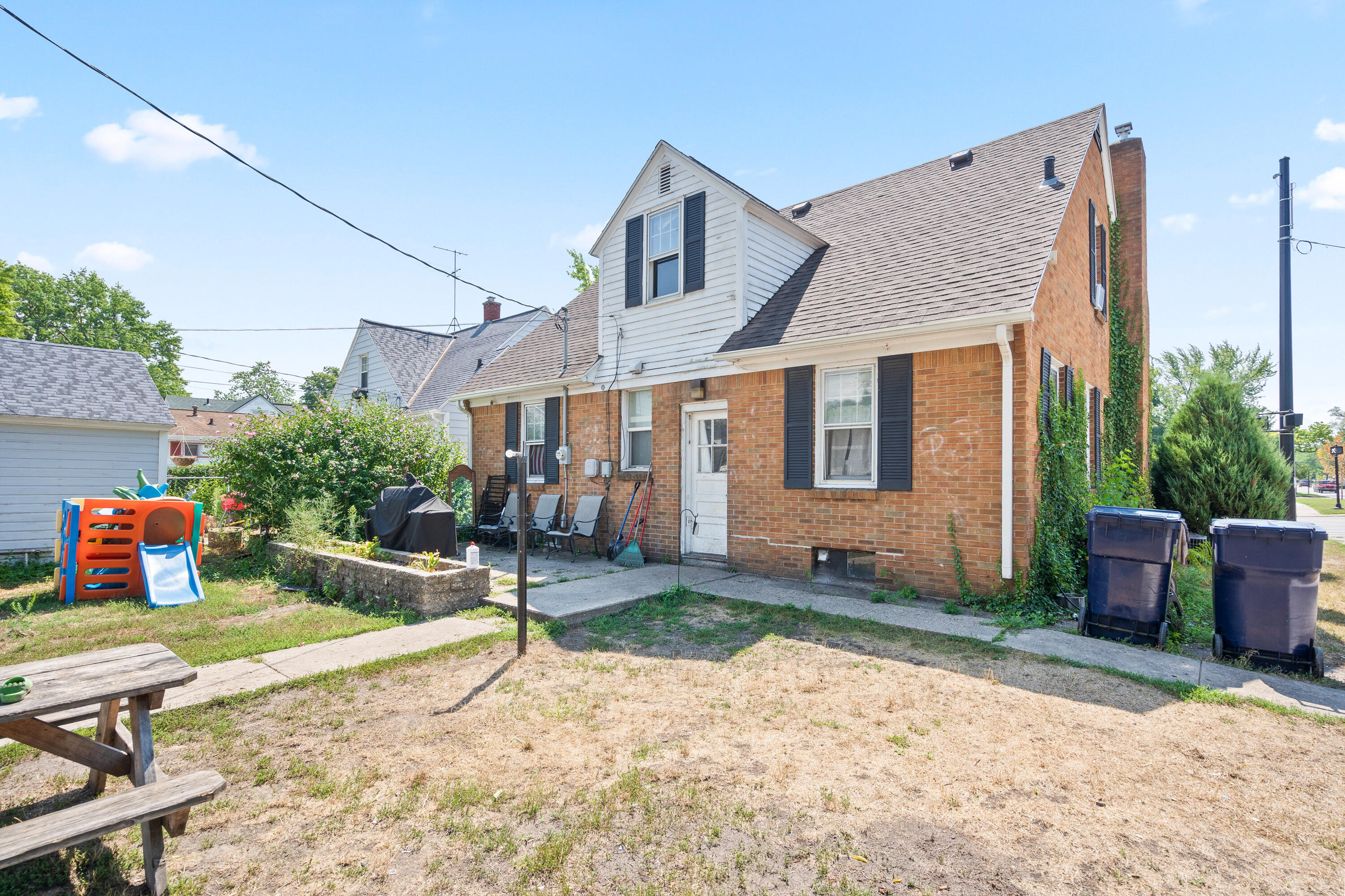 283 W 16th Street Holland MI 49423