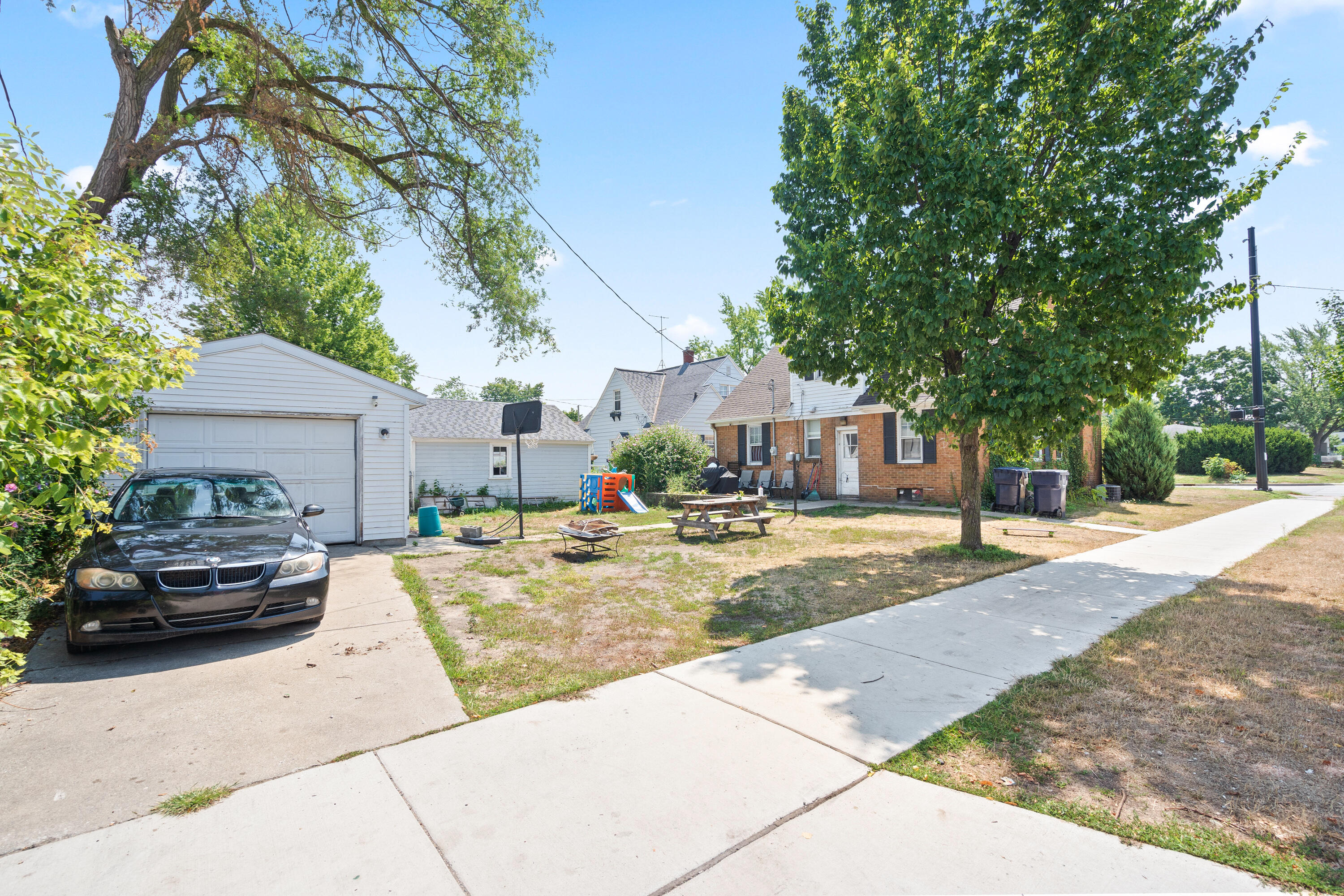 283 W 16th Street Holland MI 49423