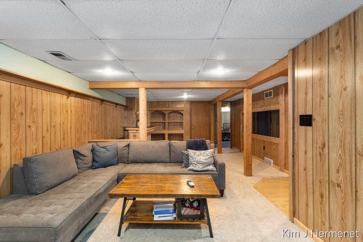 2508 Greenings Avenue NE Grand Rapids MI 49525