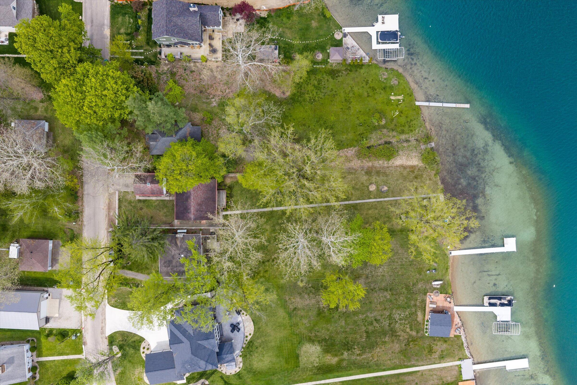 65351 E Peninsula Drive Cassopolis MI 49031