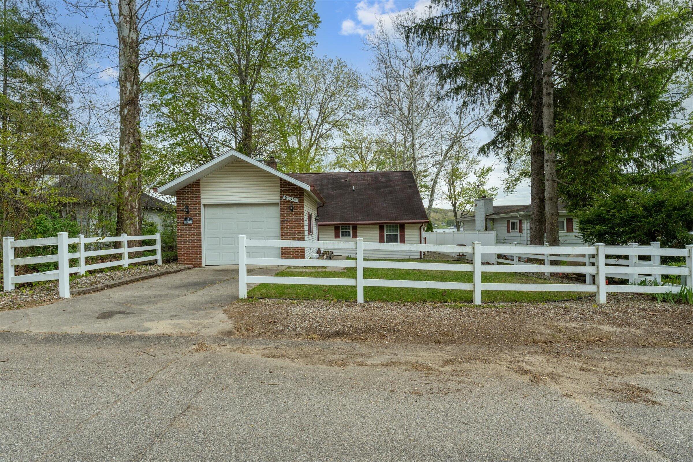 65351 E Peninsula Drive Cassopolis MI 49031
