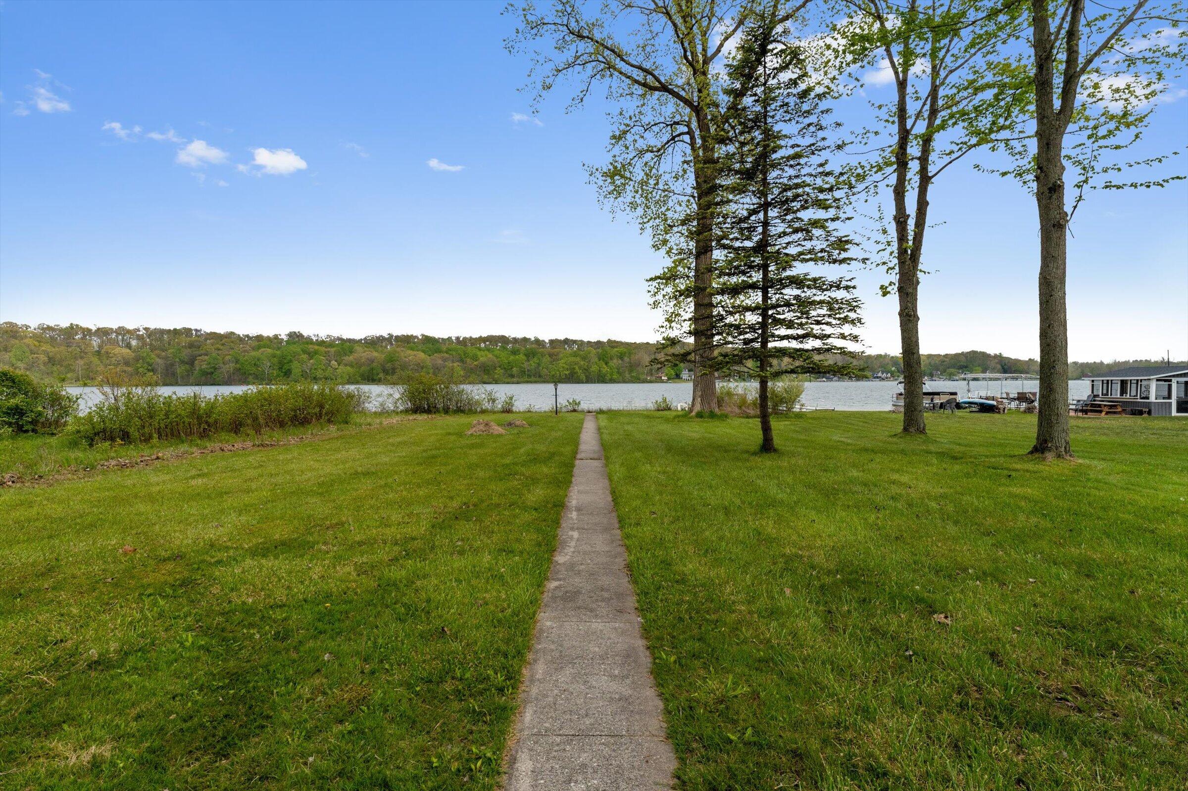 65351 E Peninsula Drive Cassopolis MI 49031