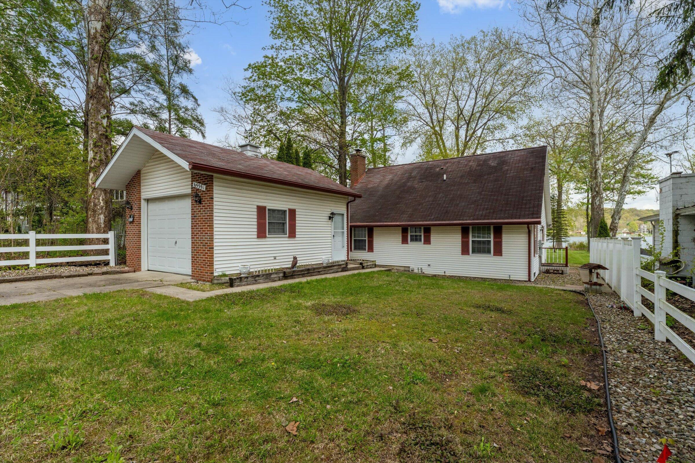65351 E Peninsula Drive Cassopolis MI 49031
