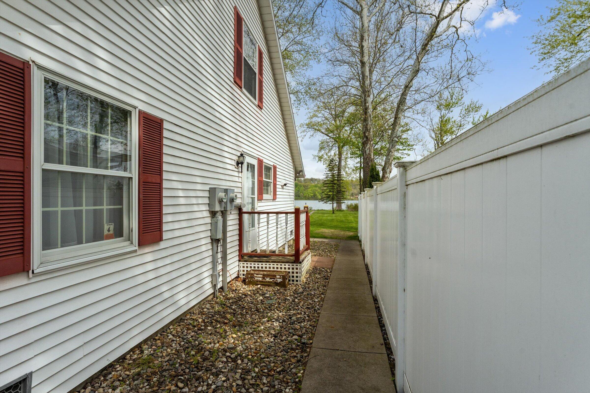65351 E Peninsula Drive Cassopolis MI 49031