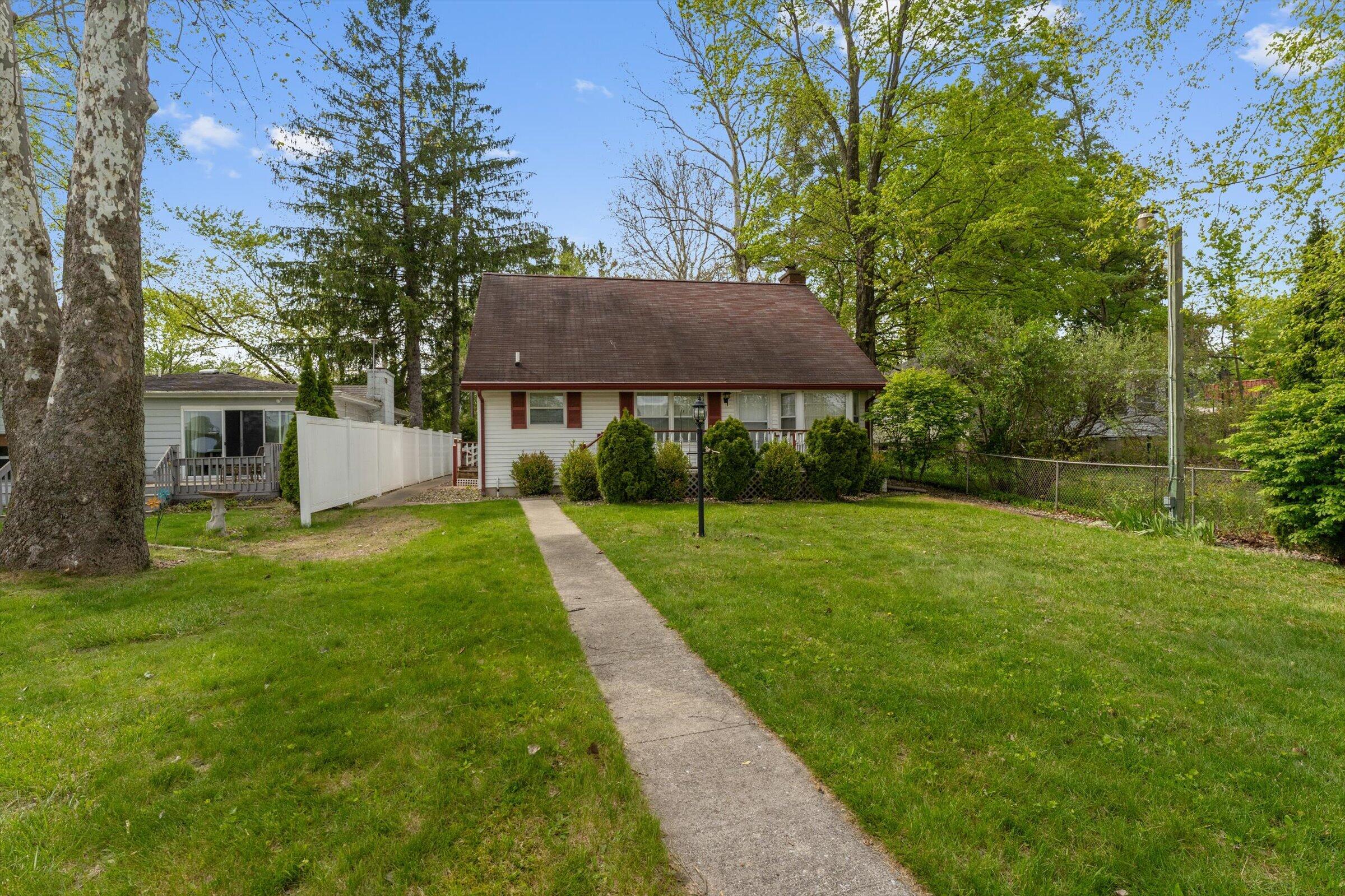 65351 E Peninsula Drive Cassopolis MI 49031