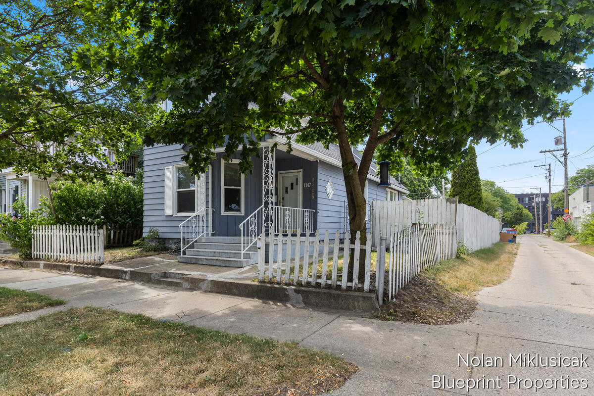 1147 Jennette Avenue NW Grand Rapids MI 49504