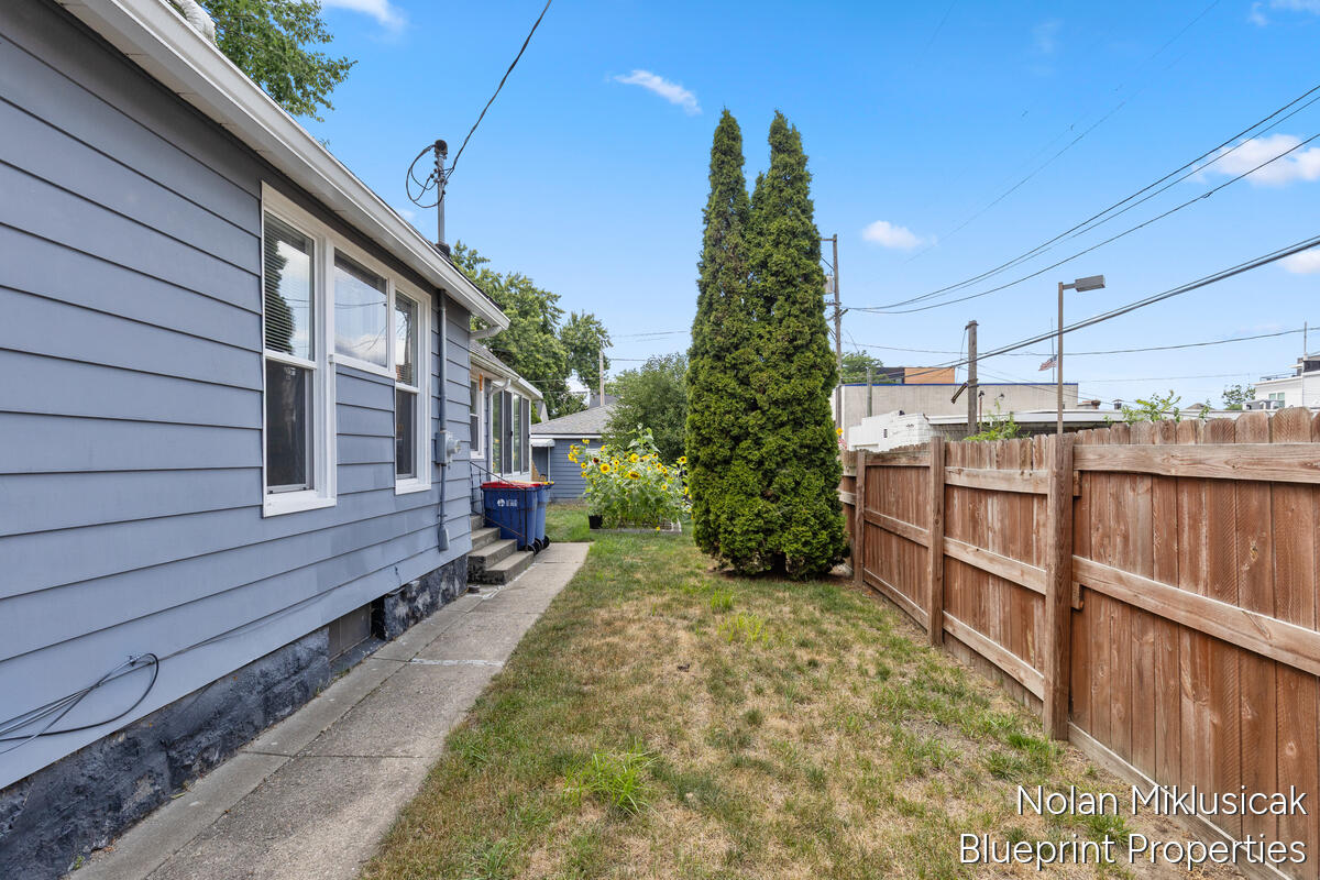 1147 Jennette Avenue NW Grand Rapids MI 49504