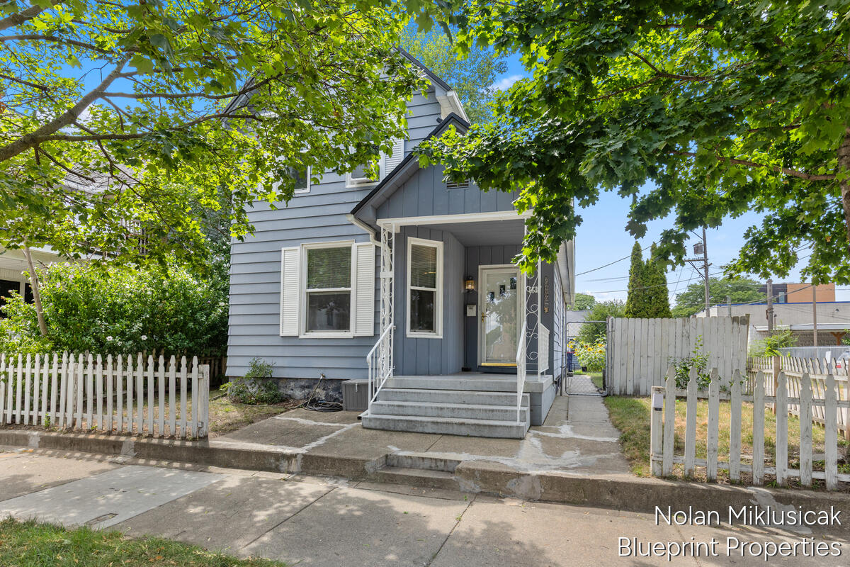 1147 Jennette Avenue NW Grand Rapids MI 49504