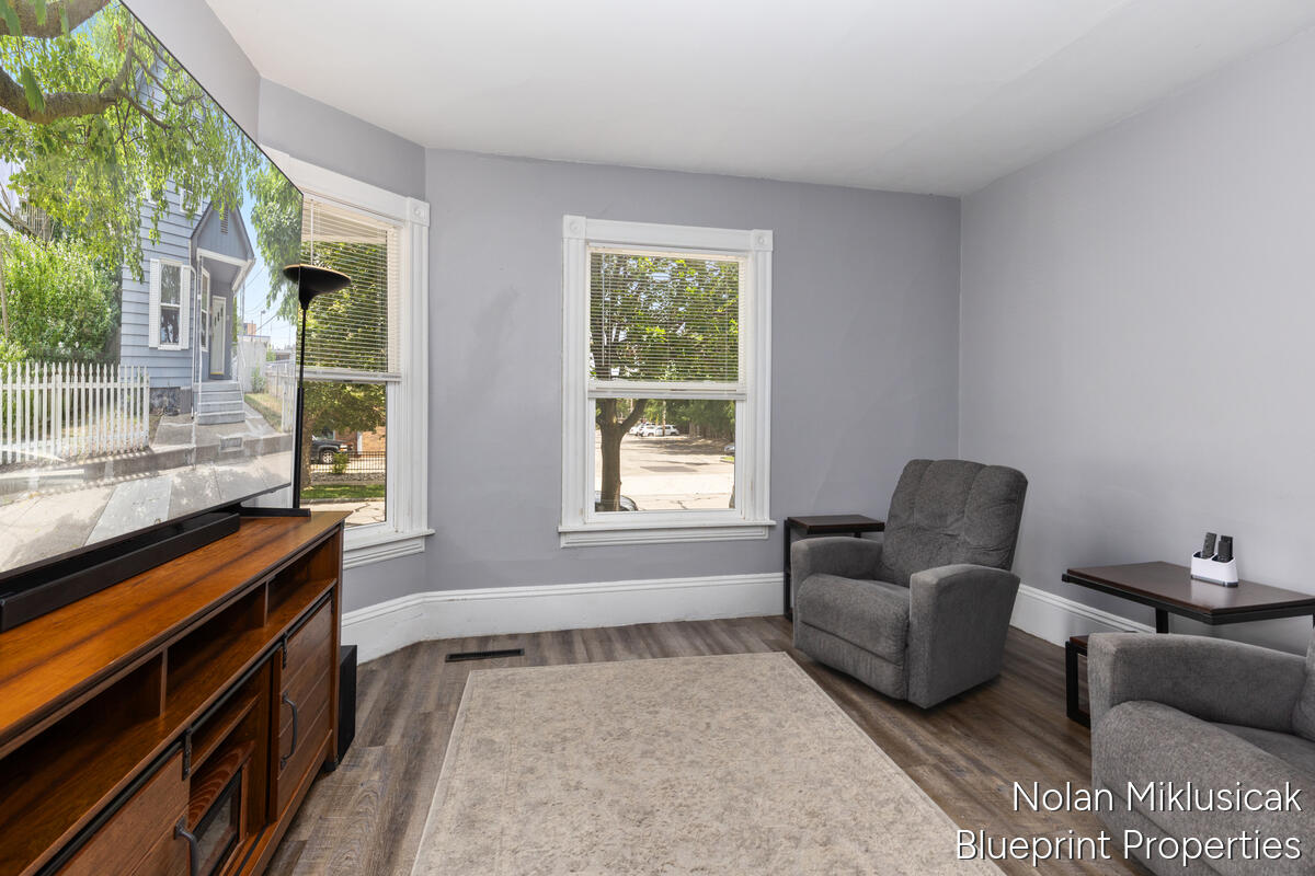 1147 Jennette Avenue NW Grand Rapids MI 49504
