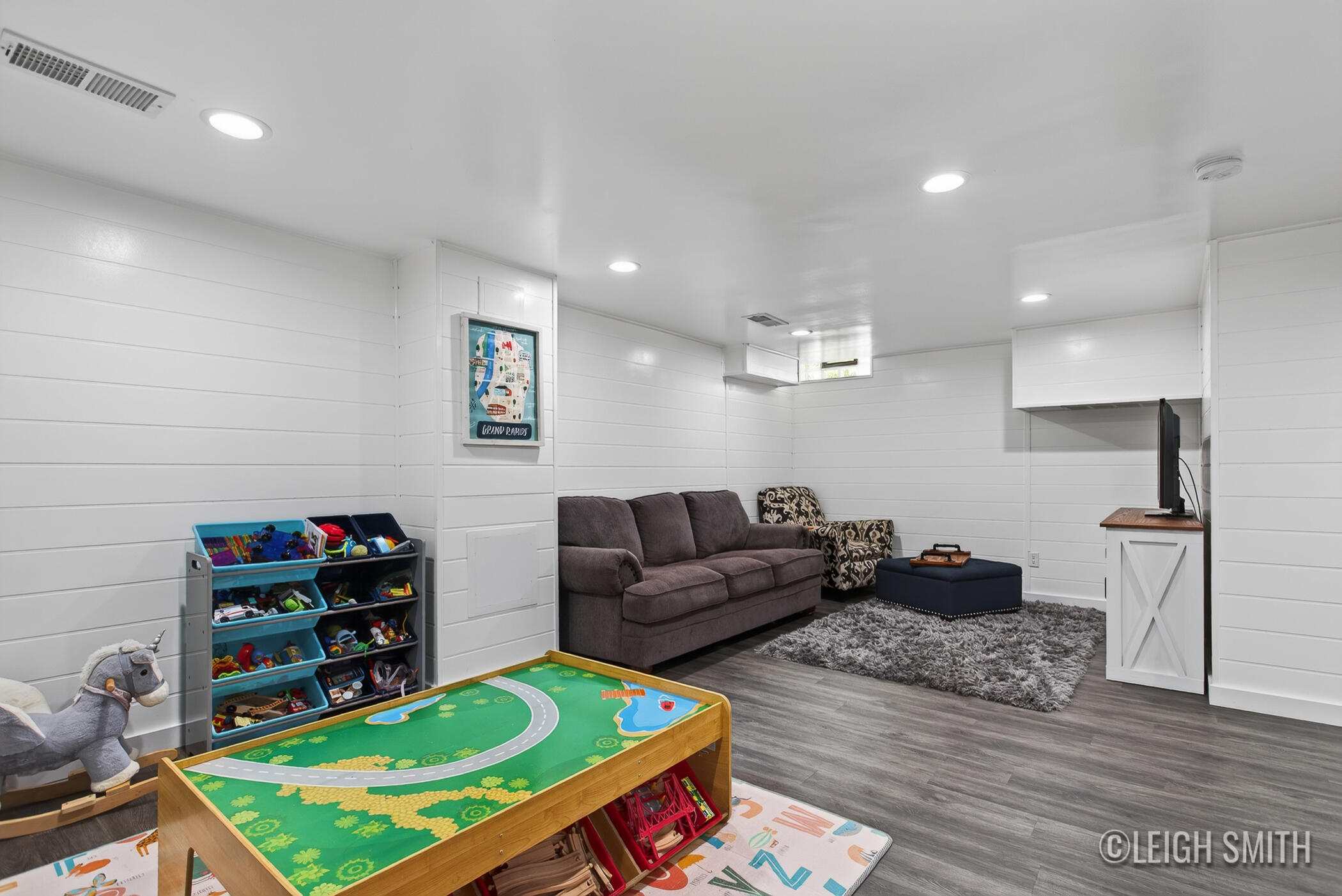 2165 Apple Avenue NW Grand Rapids MI 49504