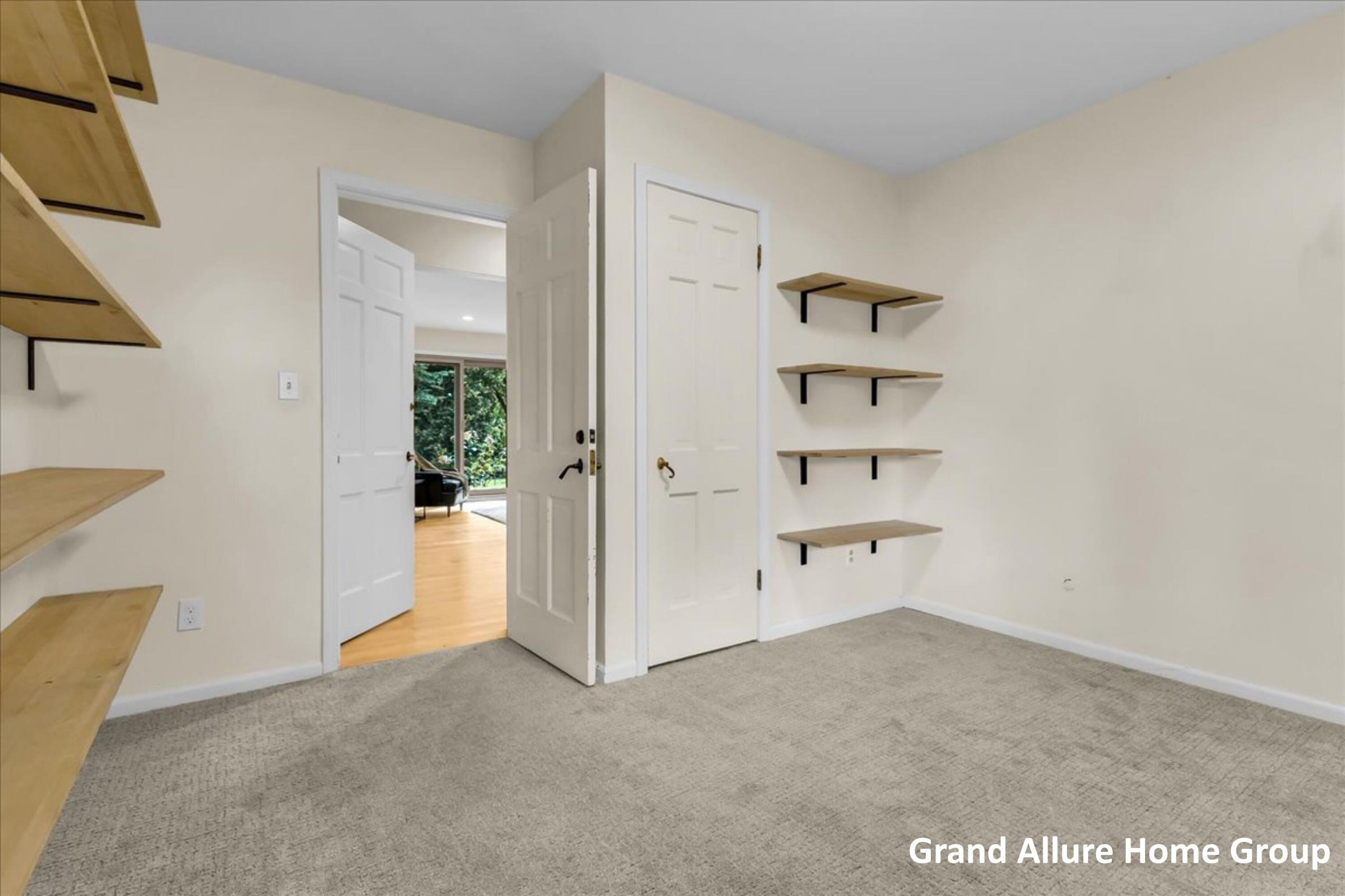 2850 Burritt Street NW Grand Rapids MI 49504