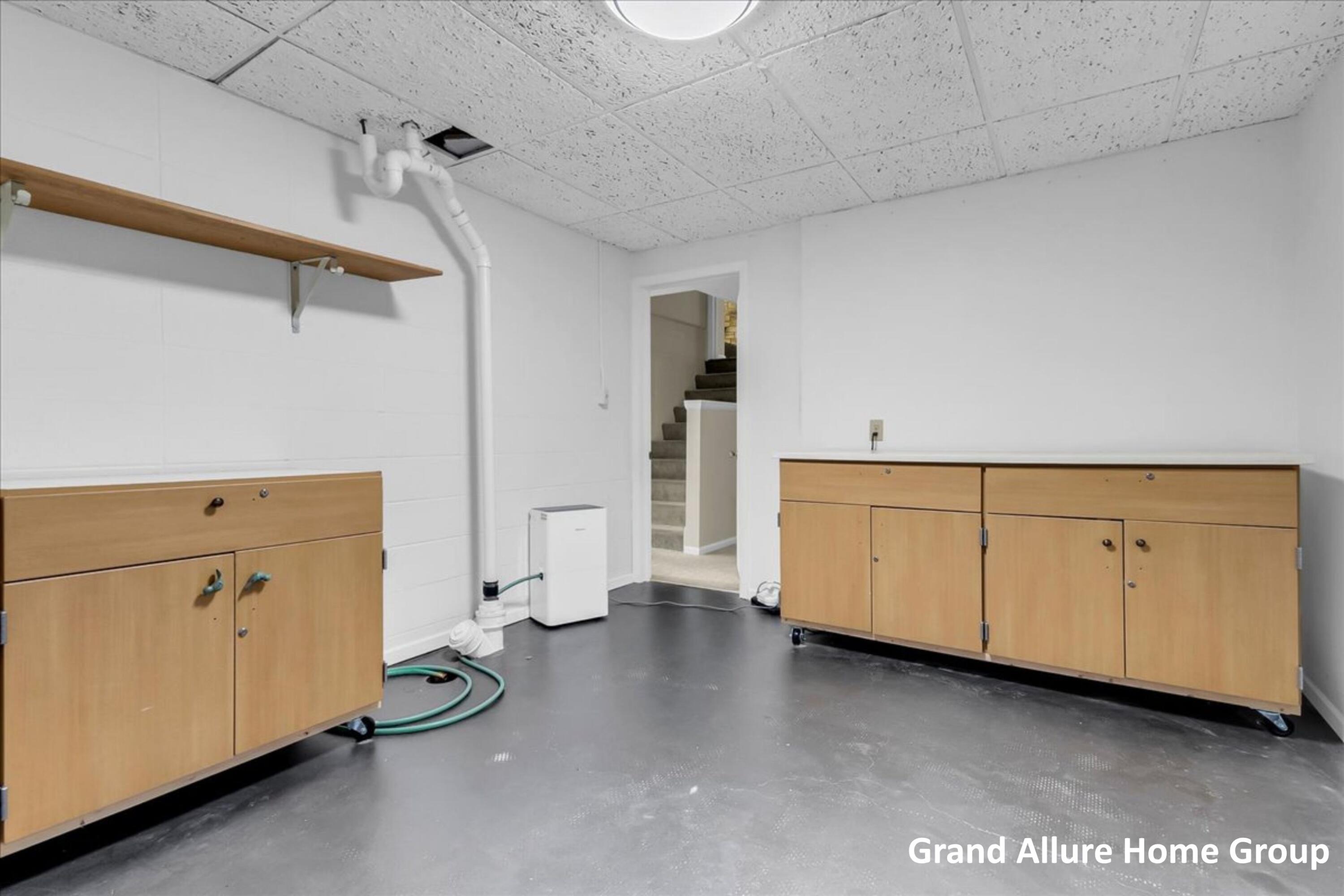 2850 Burritt Street NW Grand Rapids MI 49504