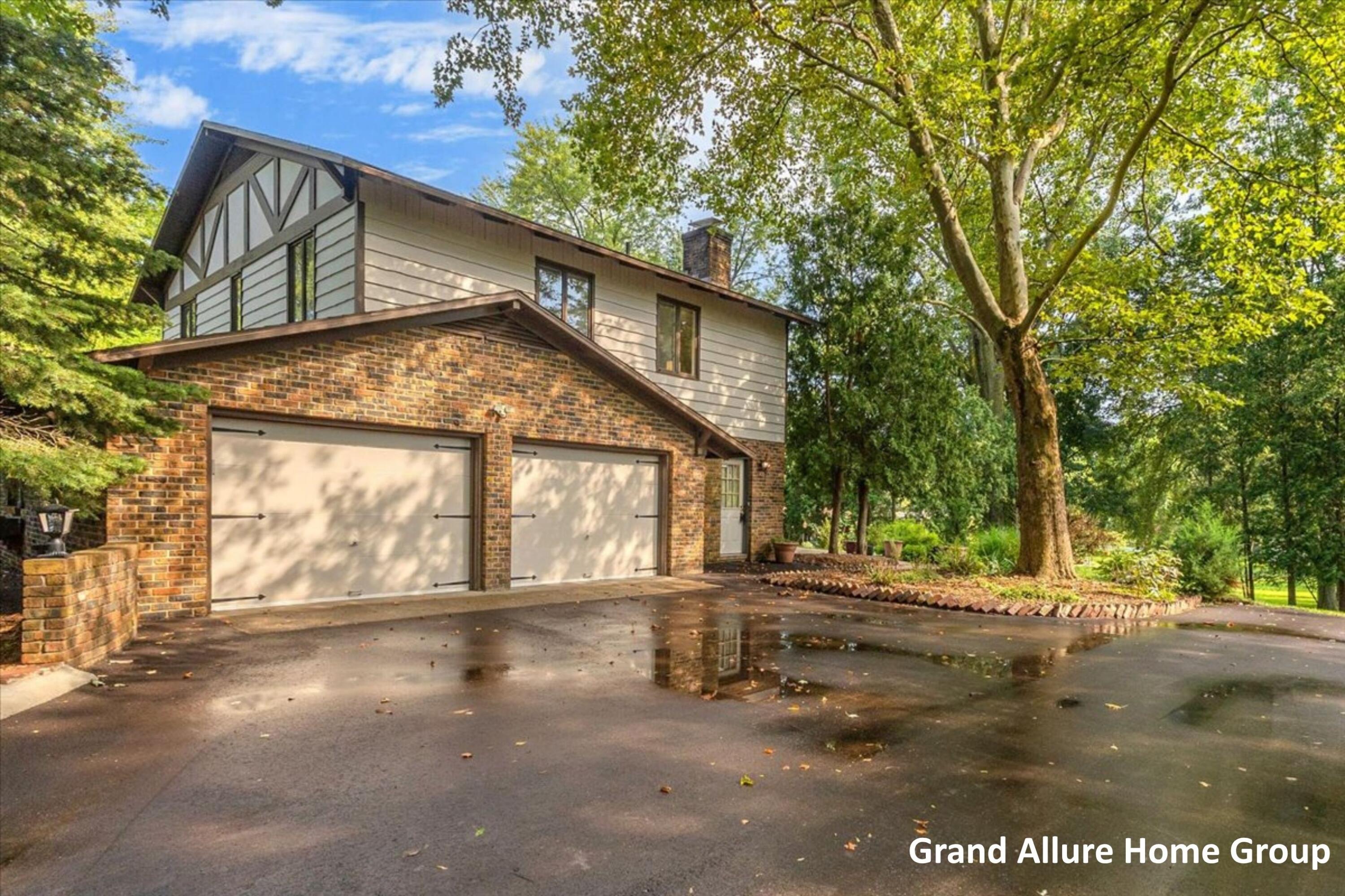 2850 Burritt Street NW Grand Rapids MI 49504
