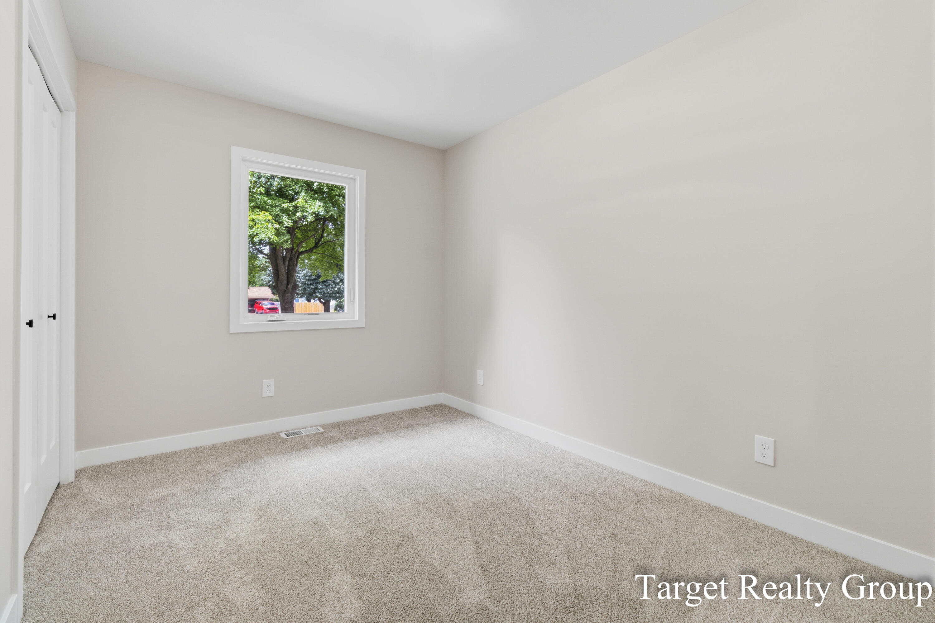 11648 Woodgate Drive NW Grand Rapids MI 49534