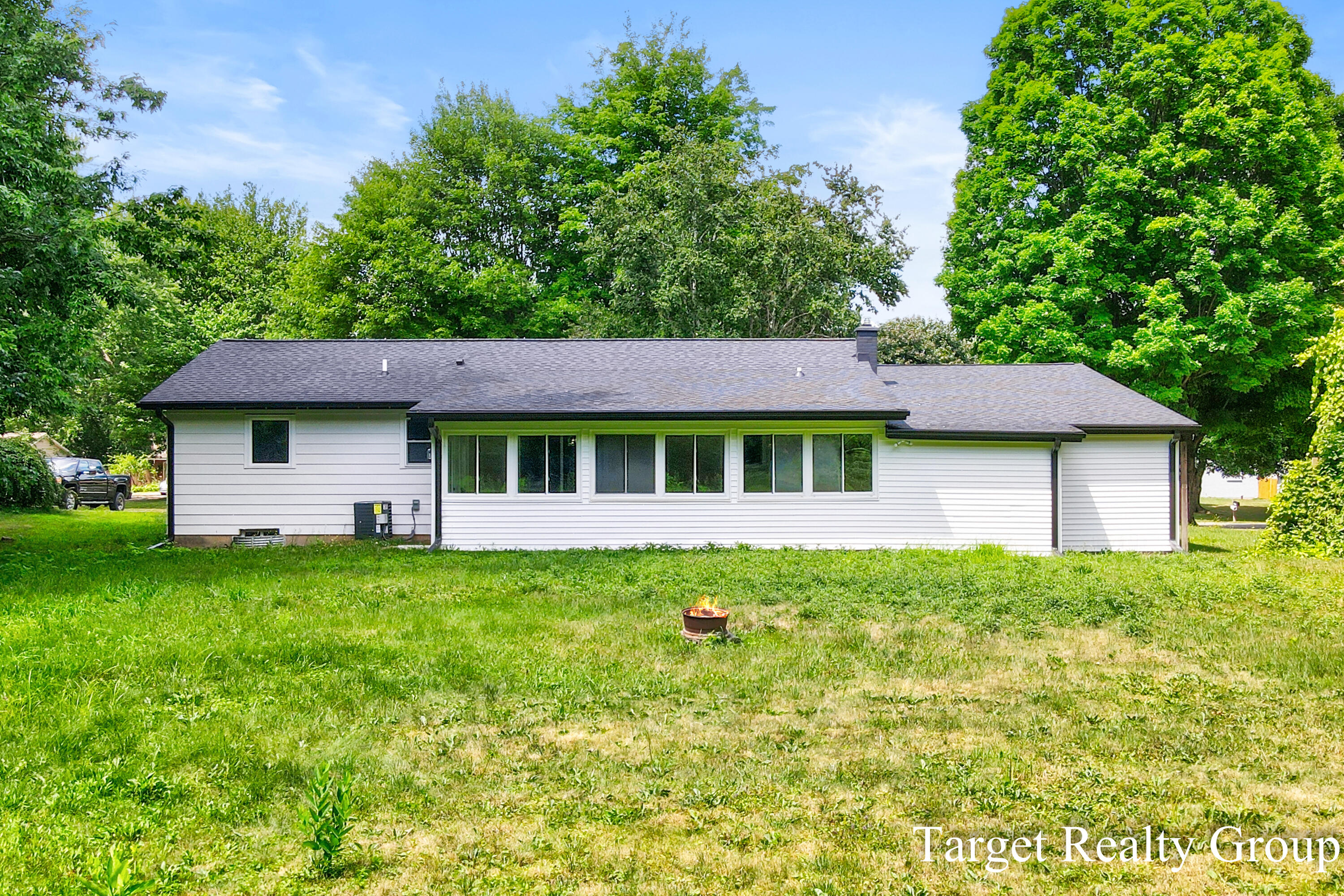 11648 Woodgate Drive NW Grand Rapids MI 49534