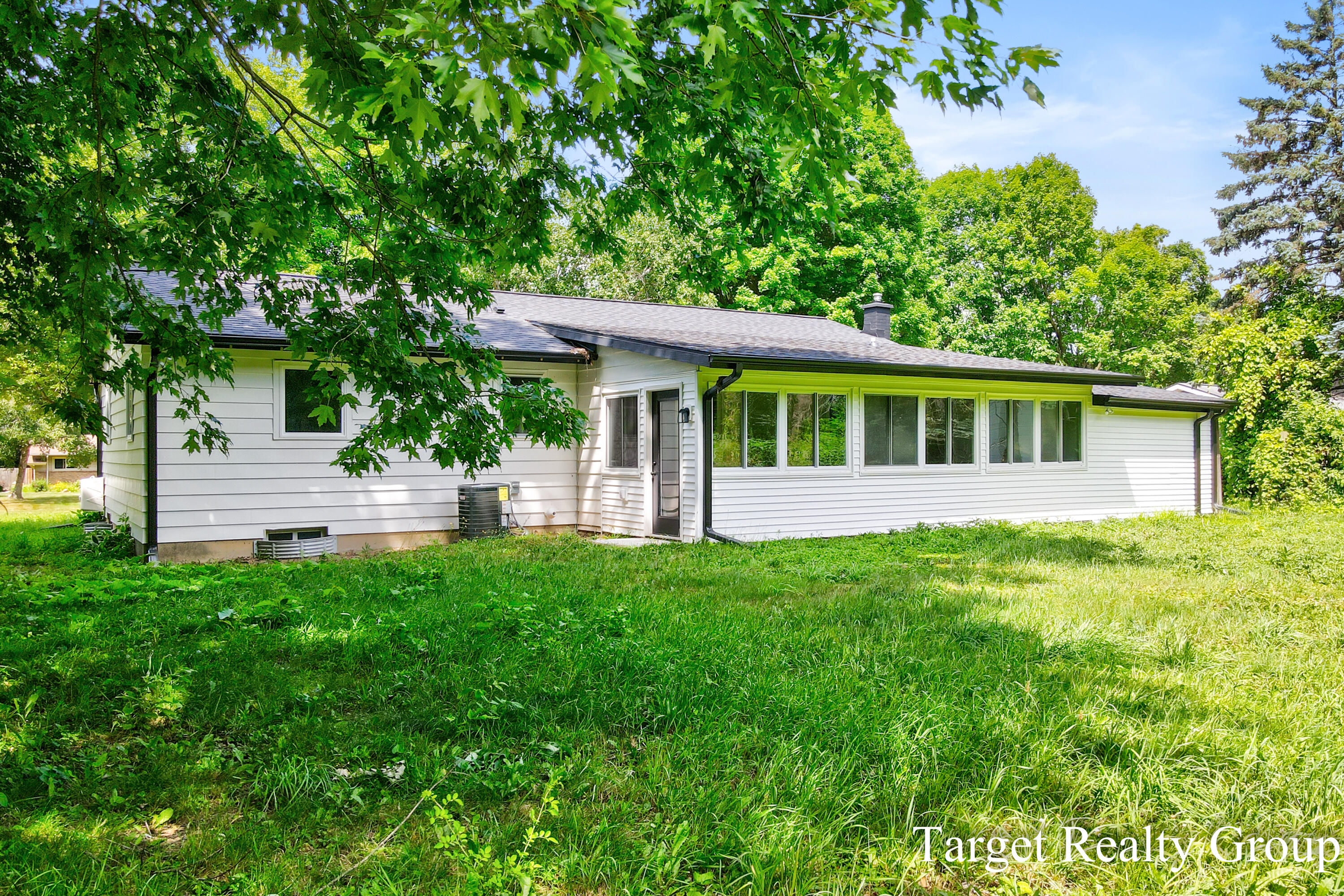 11648 Woodgate Drive NW Grand Rapids MI 49534