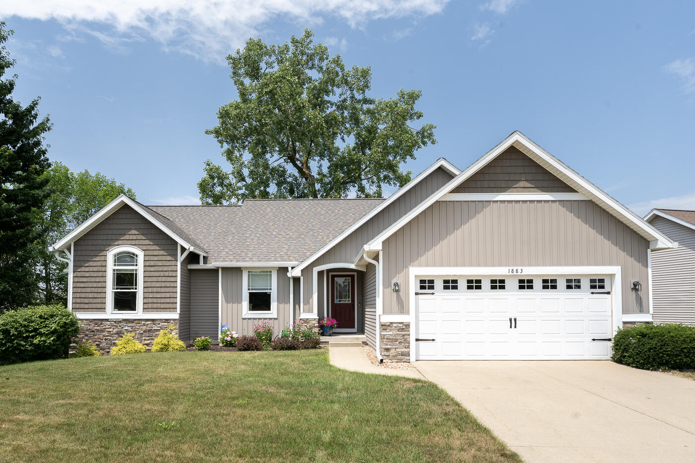 1883 Stratford Lane NW Grand Rapids MI 49534