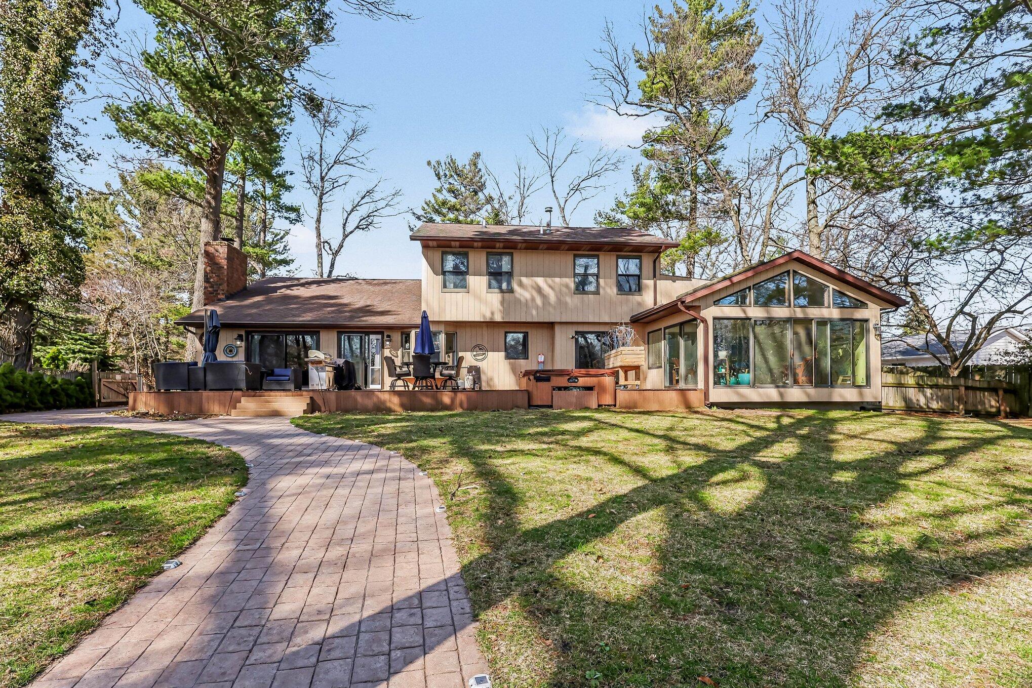1437 Brookwood Drive Norton Shores MI 49441