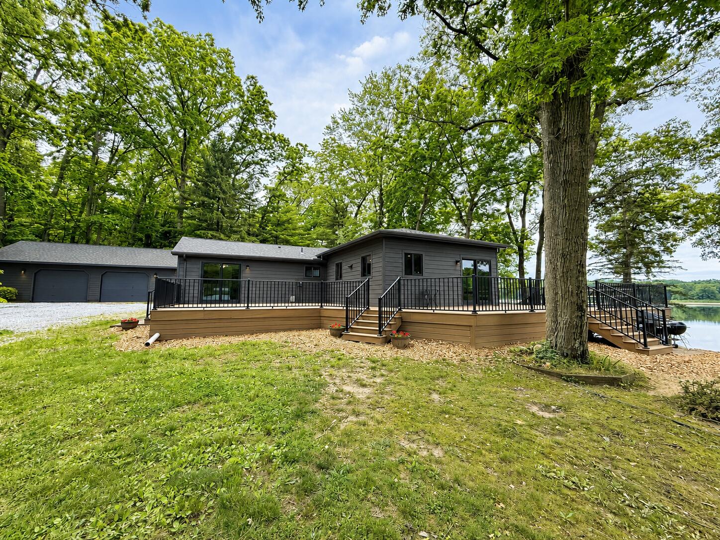 Edwardsburg MI, 27661 Pine Lake Street
