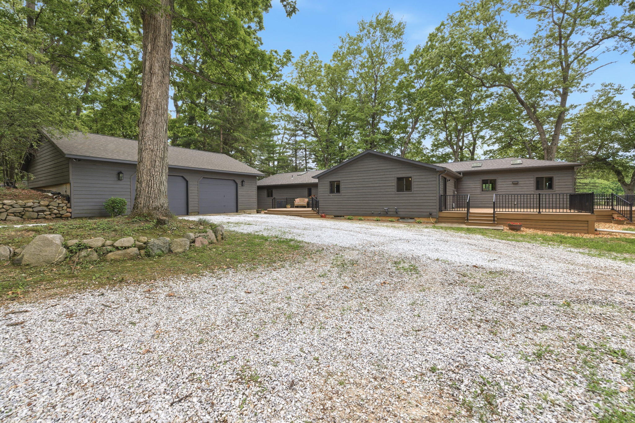 27661 Pine Lake Street Edwardsburg MI 49112
