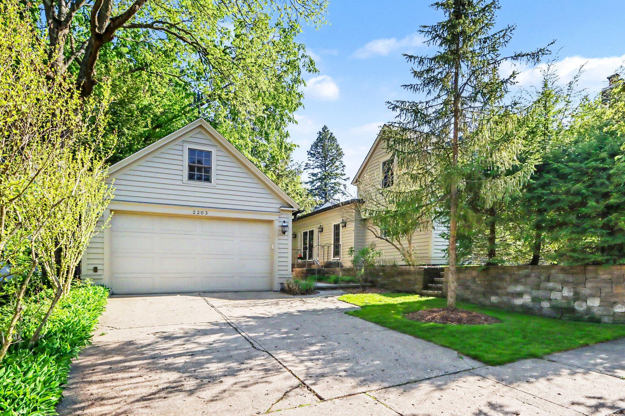 2203 Sheffield Drive Kalamazoo MI 49008