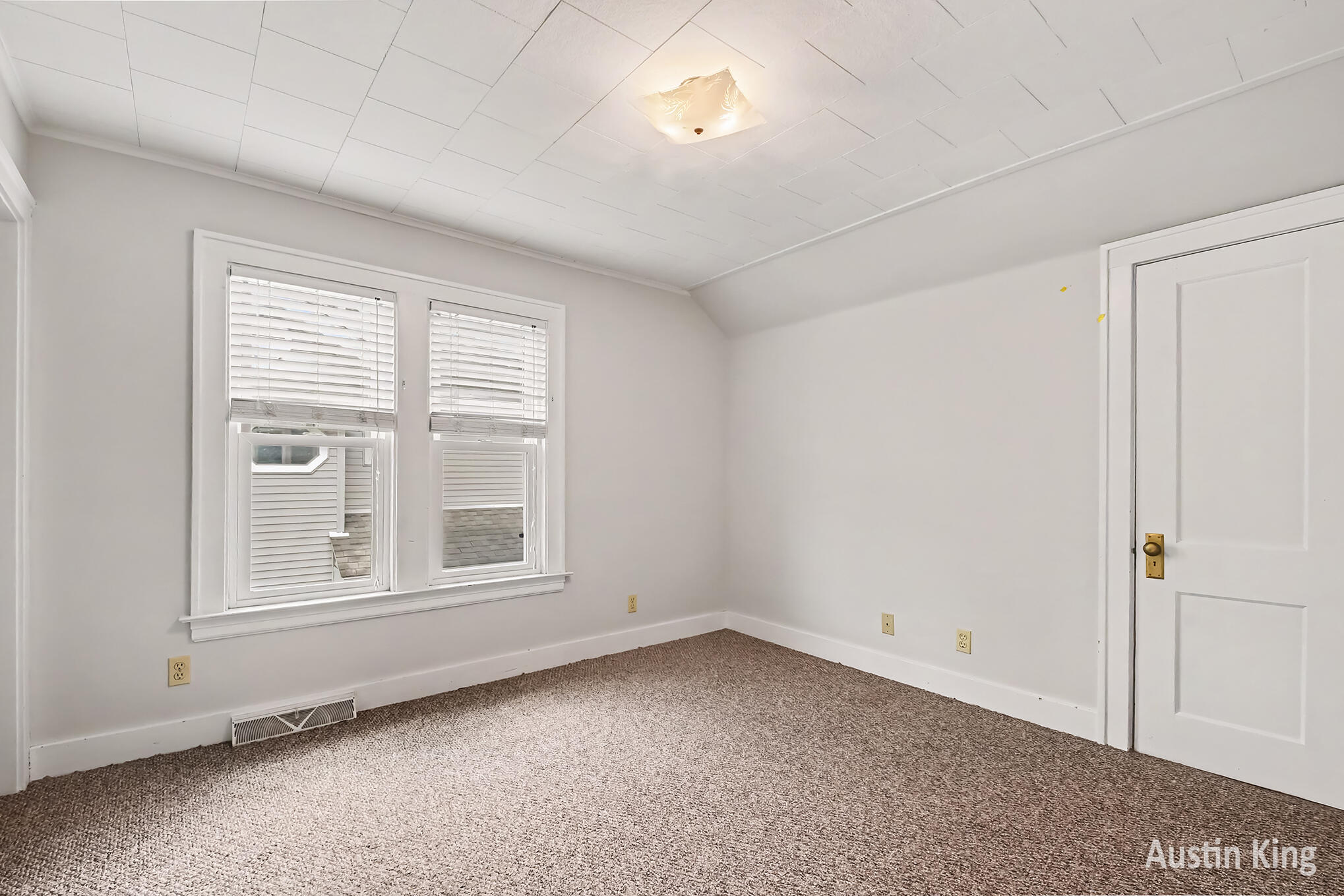 512 Curtis Street NE Grand Rapids MI 49505