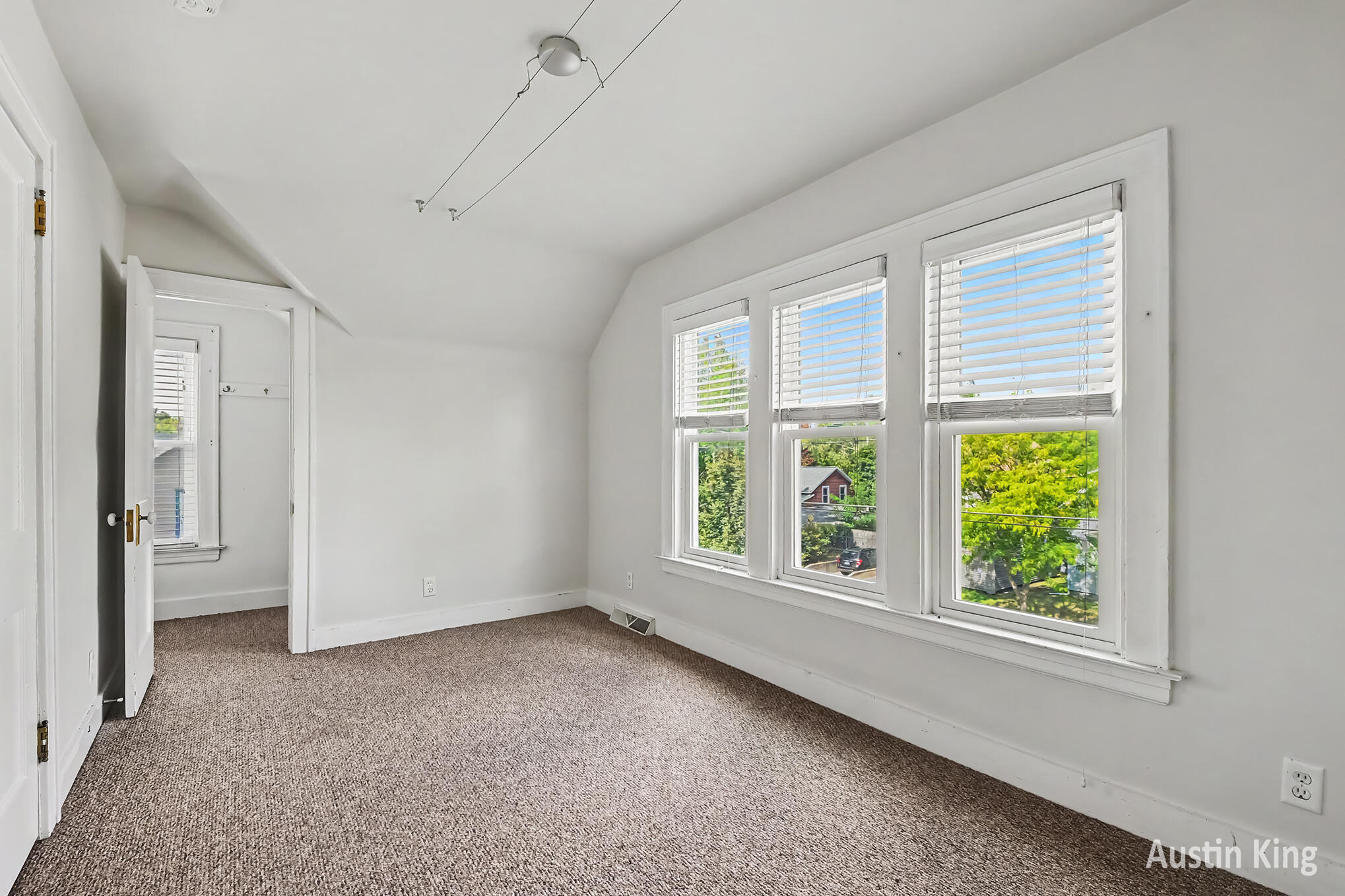 512 Curtis Street NE Grand Rapids MI 49505