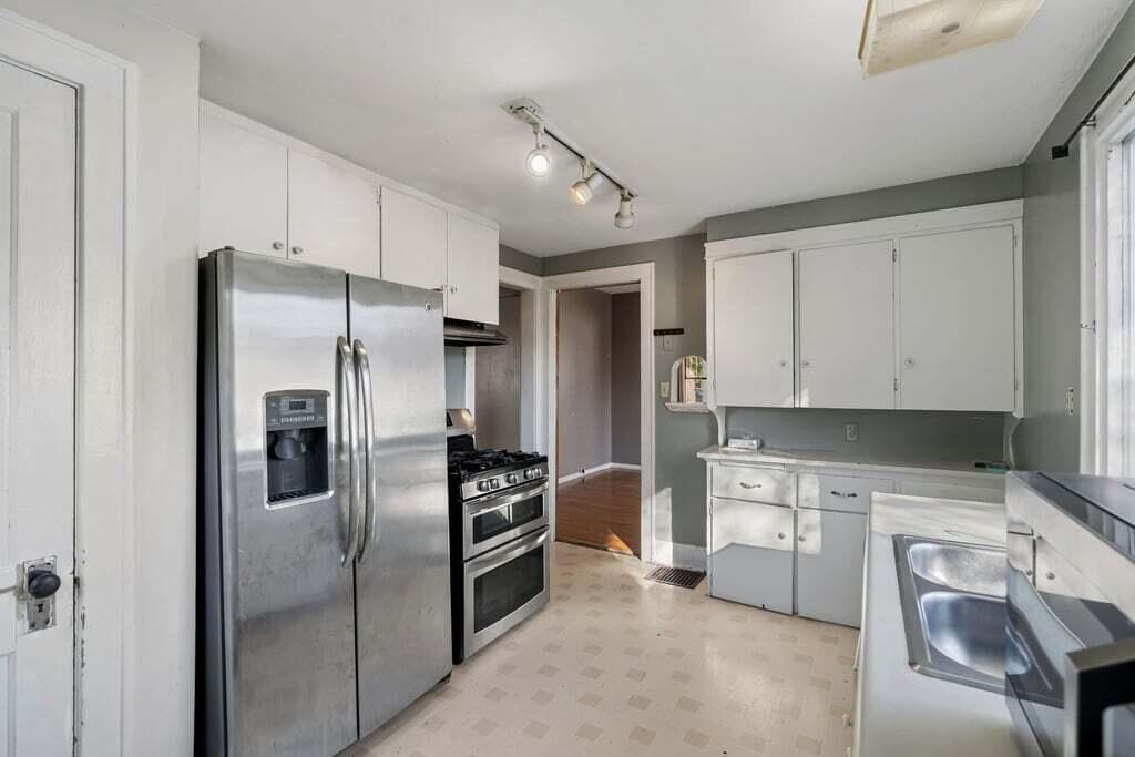 16 W 21st Street Holland MI 49423