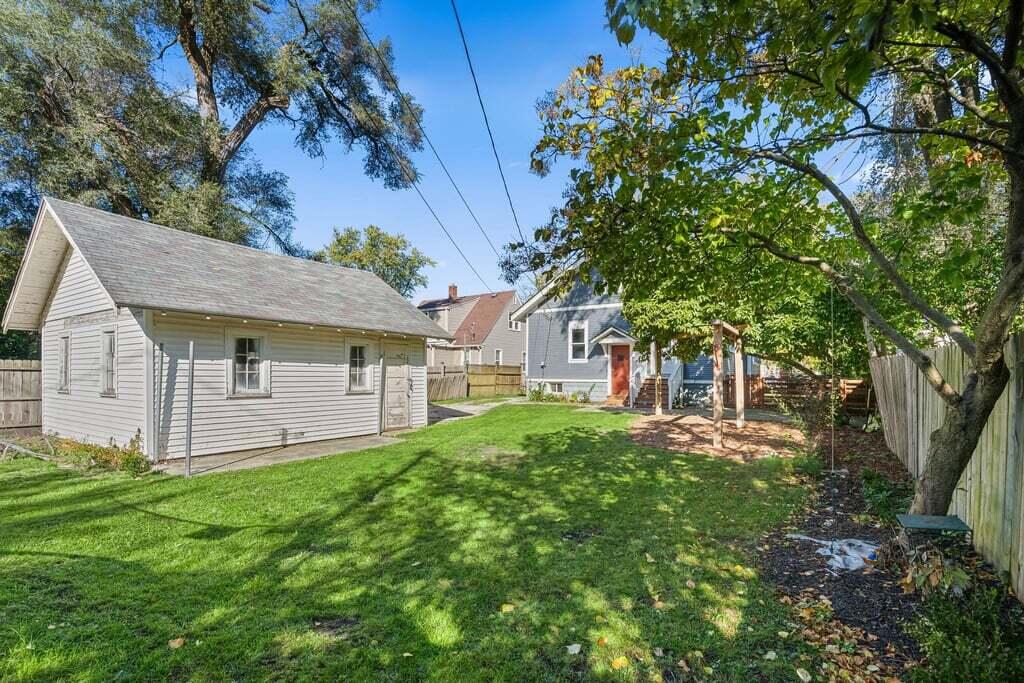 16 W 21st Street Holland MI 49423