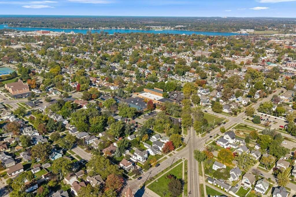 16 W 21st Street Holland MI 49423