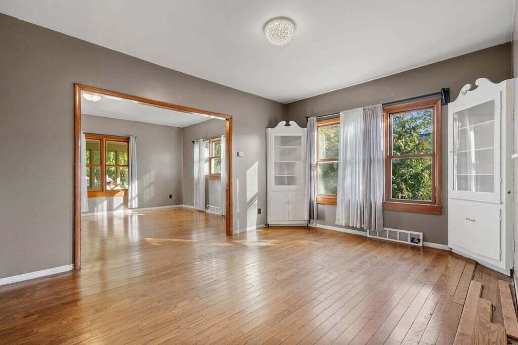 16 W 21st Street Holland MI 49423