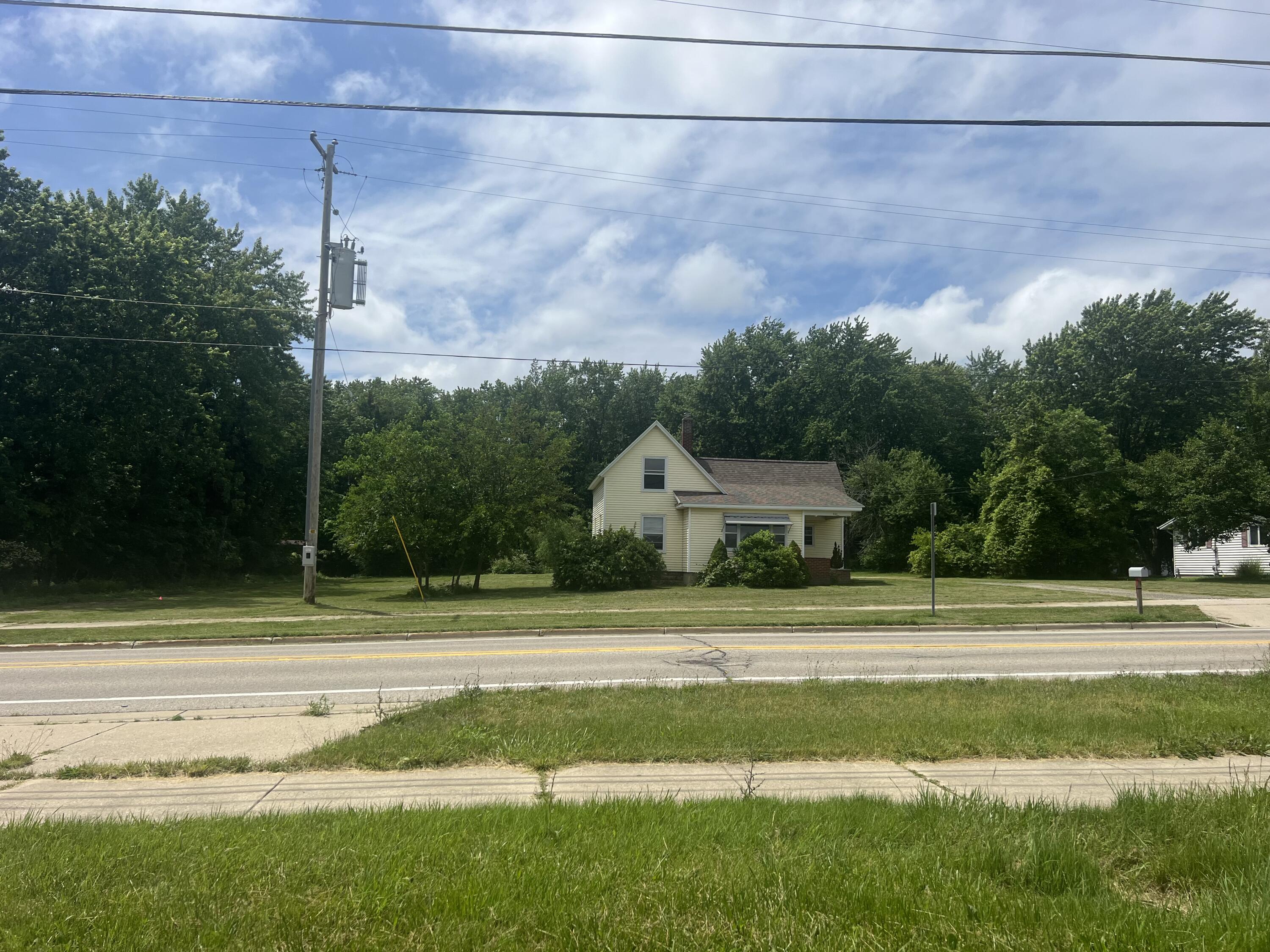354 Country Club Road Holland MI 49423