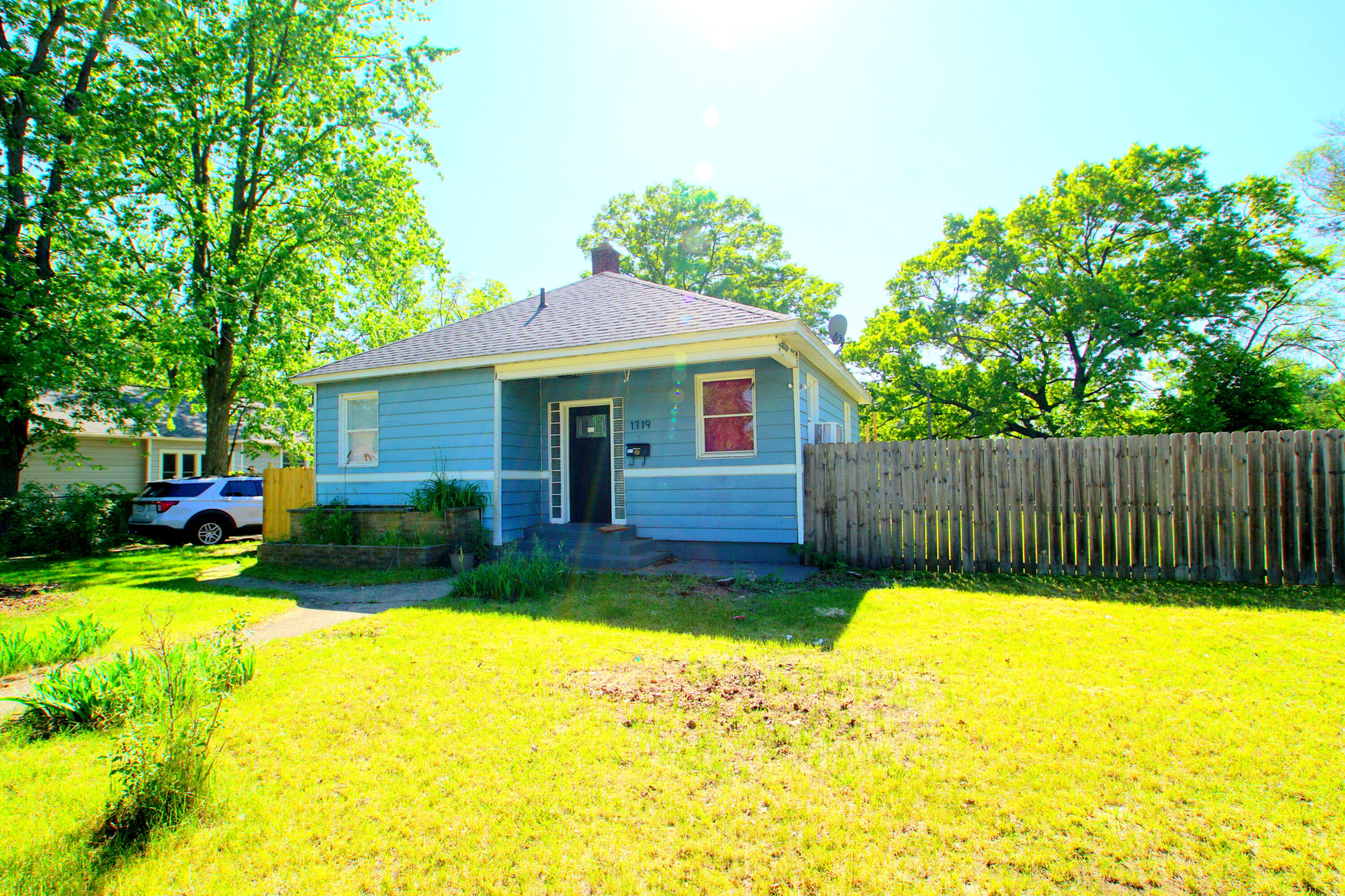 1719 Huizenga Street Muskegon MI 49442