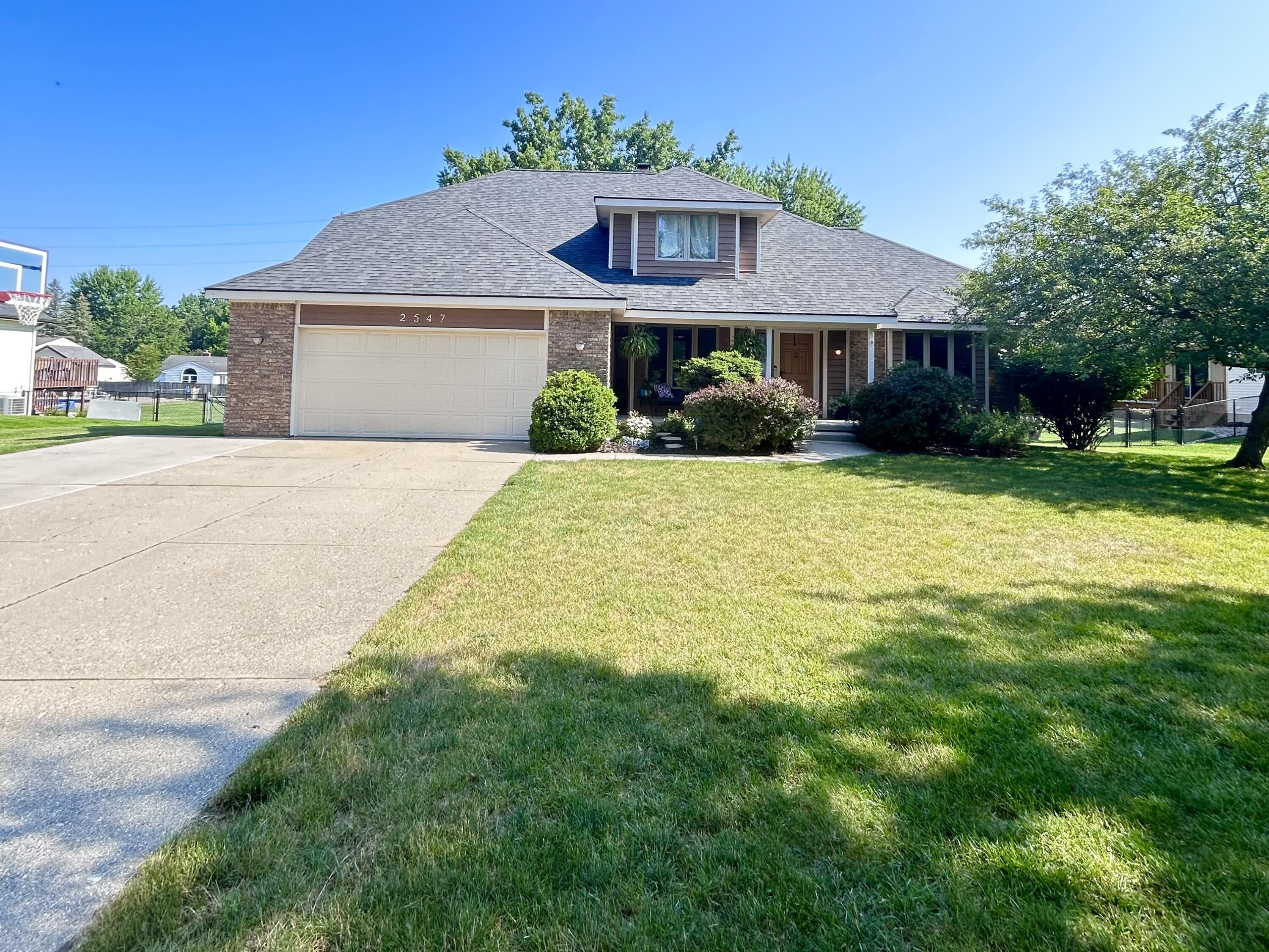 2547 Moerland Drive NW Grand Rapids MI 49504