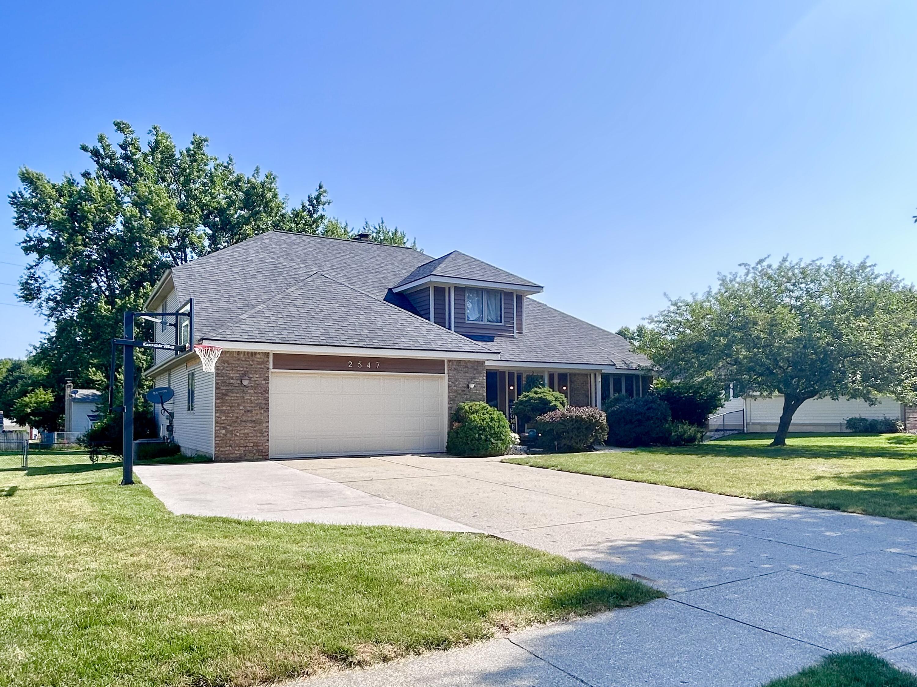 2547 Moerland Drive NW Grand Rapids MI 49504