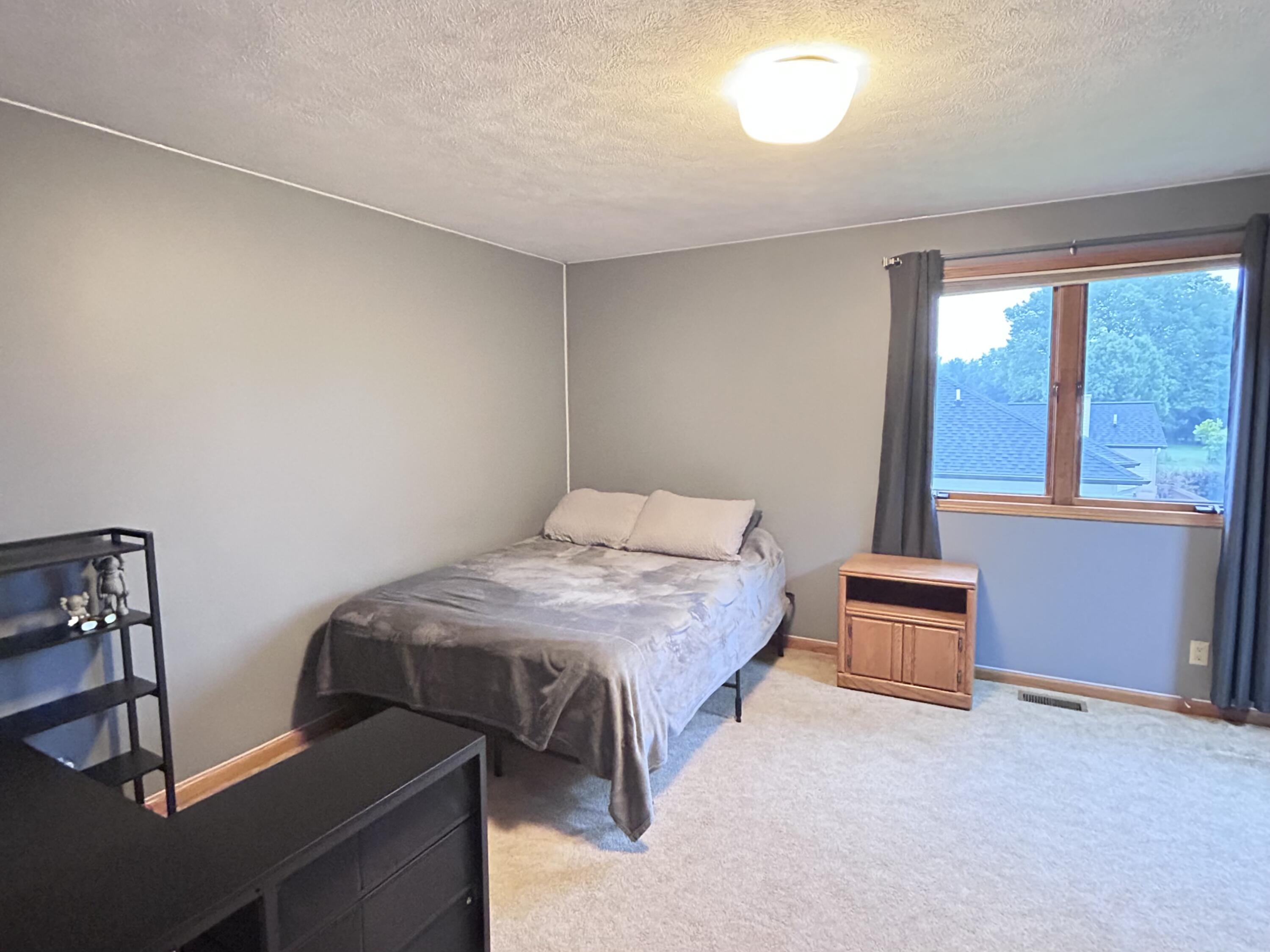 2547 Moerland Drive NW Grand Rapids MI 49504