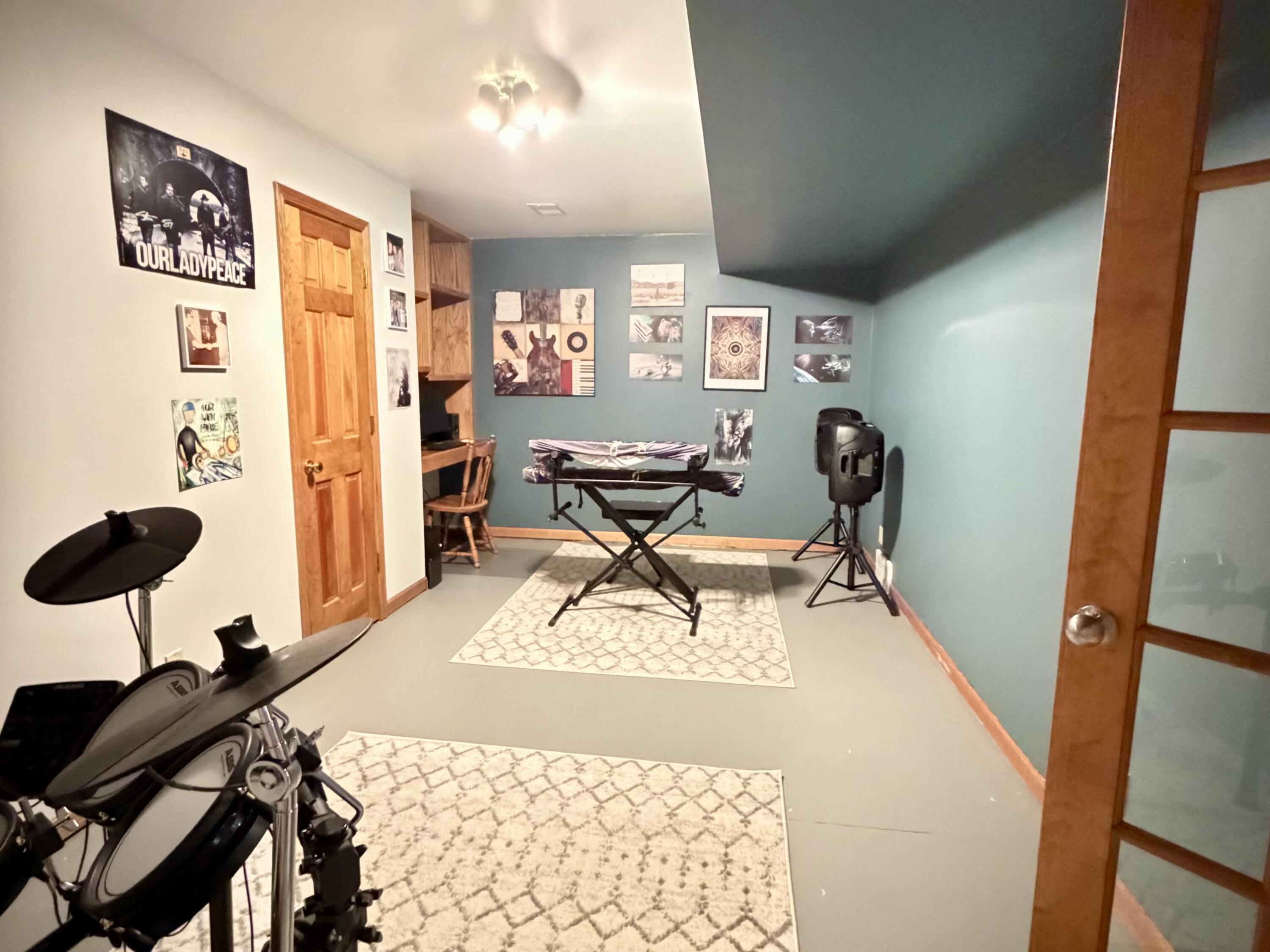 2547 Moerland Drive NW Grand Rapids MI 49504