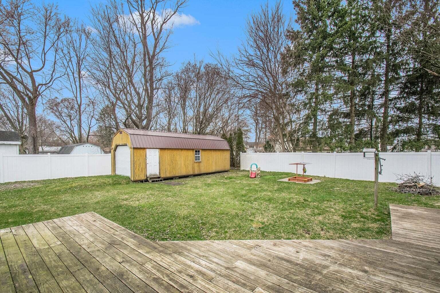 2561 Lake Shore Drive Niles MI 49120