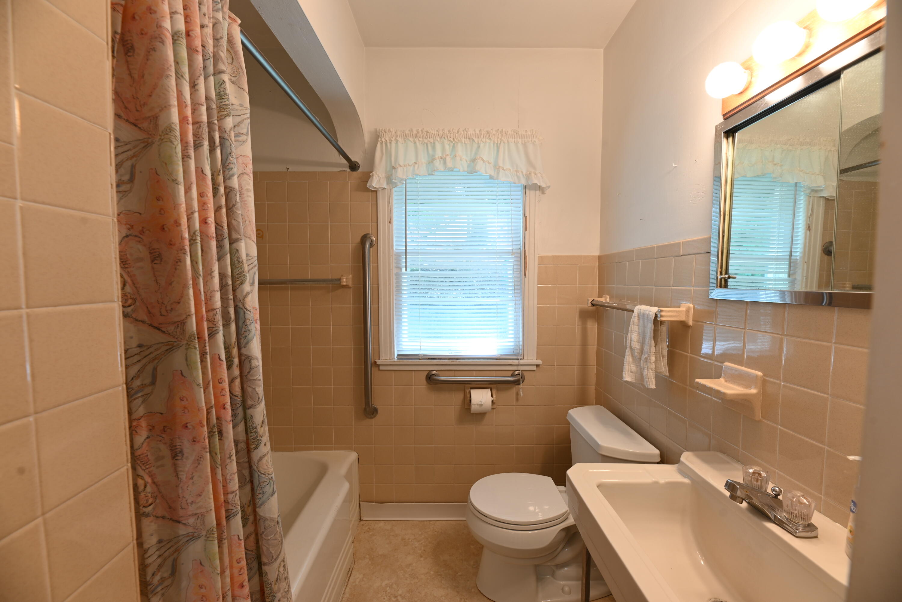 186 Grand Avenue Grand Haven MI 49417