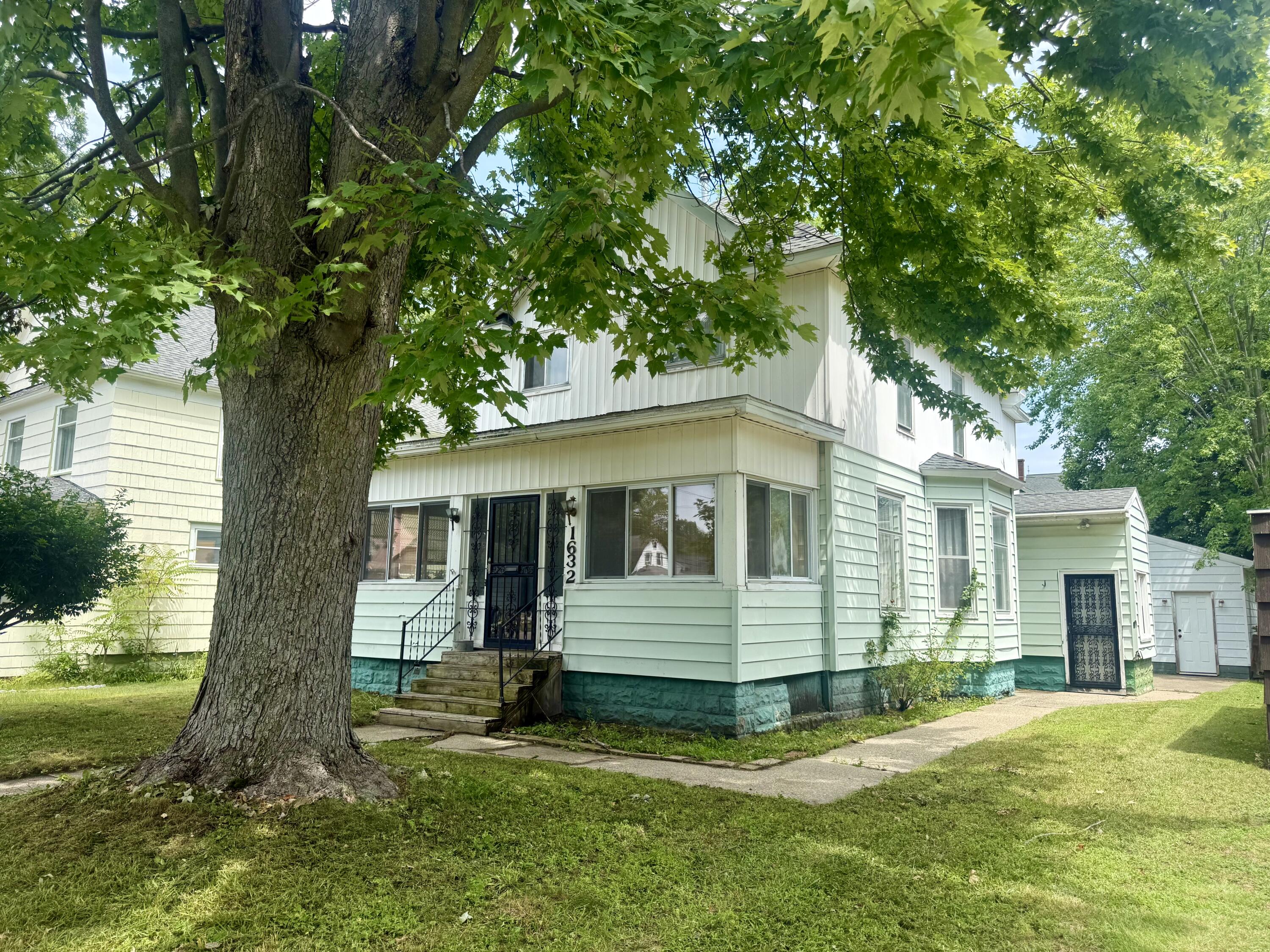 1632 5th Street Muskegon MI 49441