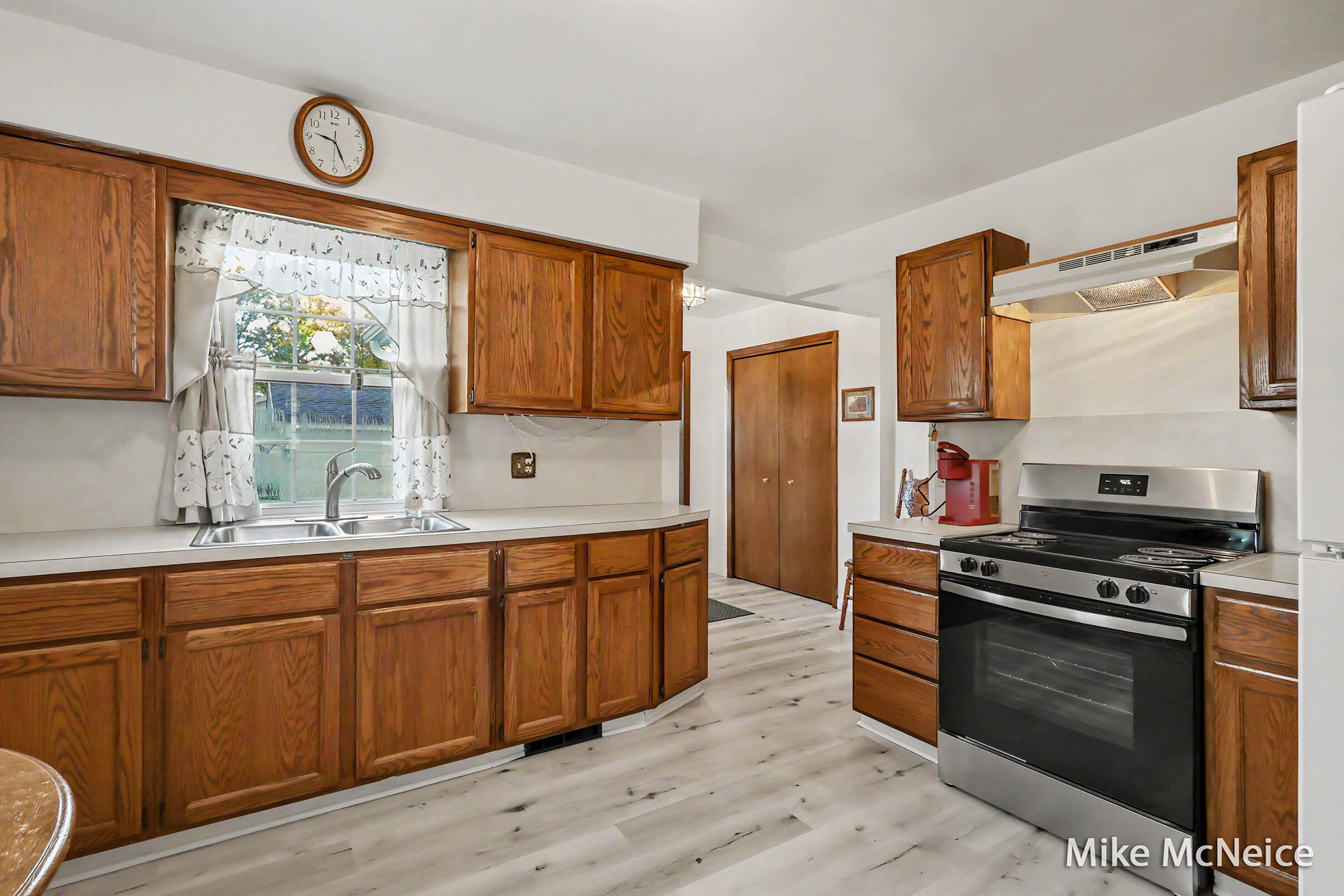 16182 Lincoln Street Grand Haven MI 49417