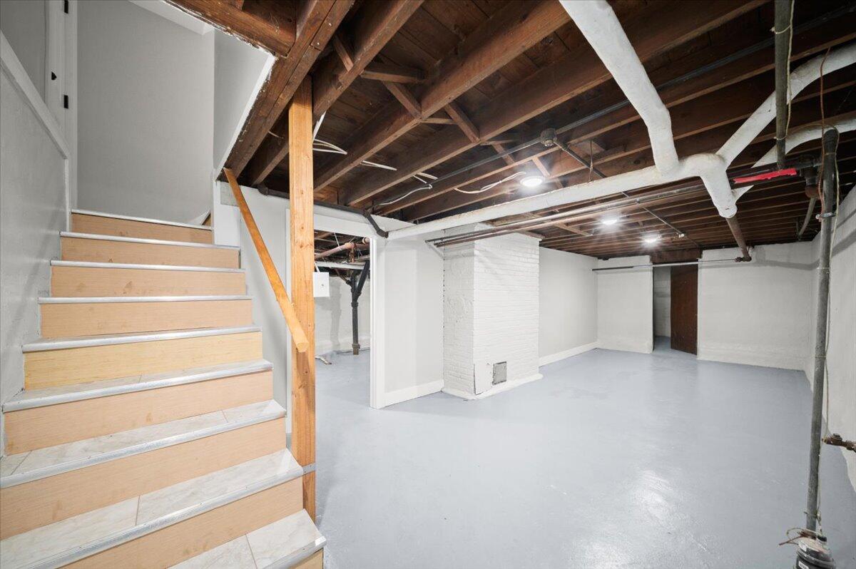 2630 Oakwood Avenue NE Grand Rapids MI 49505