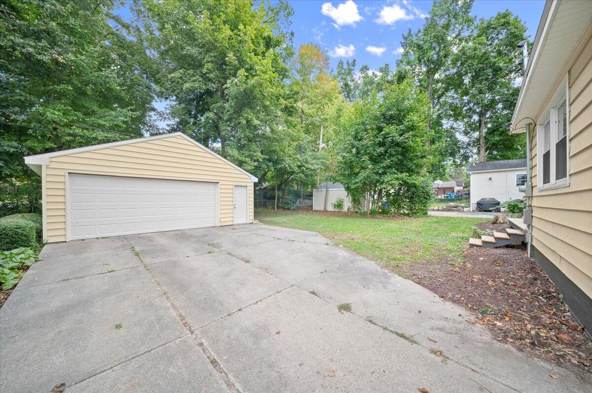 2630 Oakwood Avenue NE Grand Rapids MI 49505