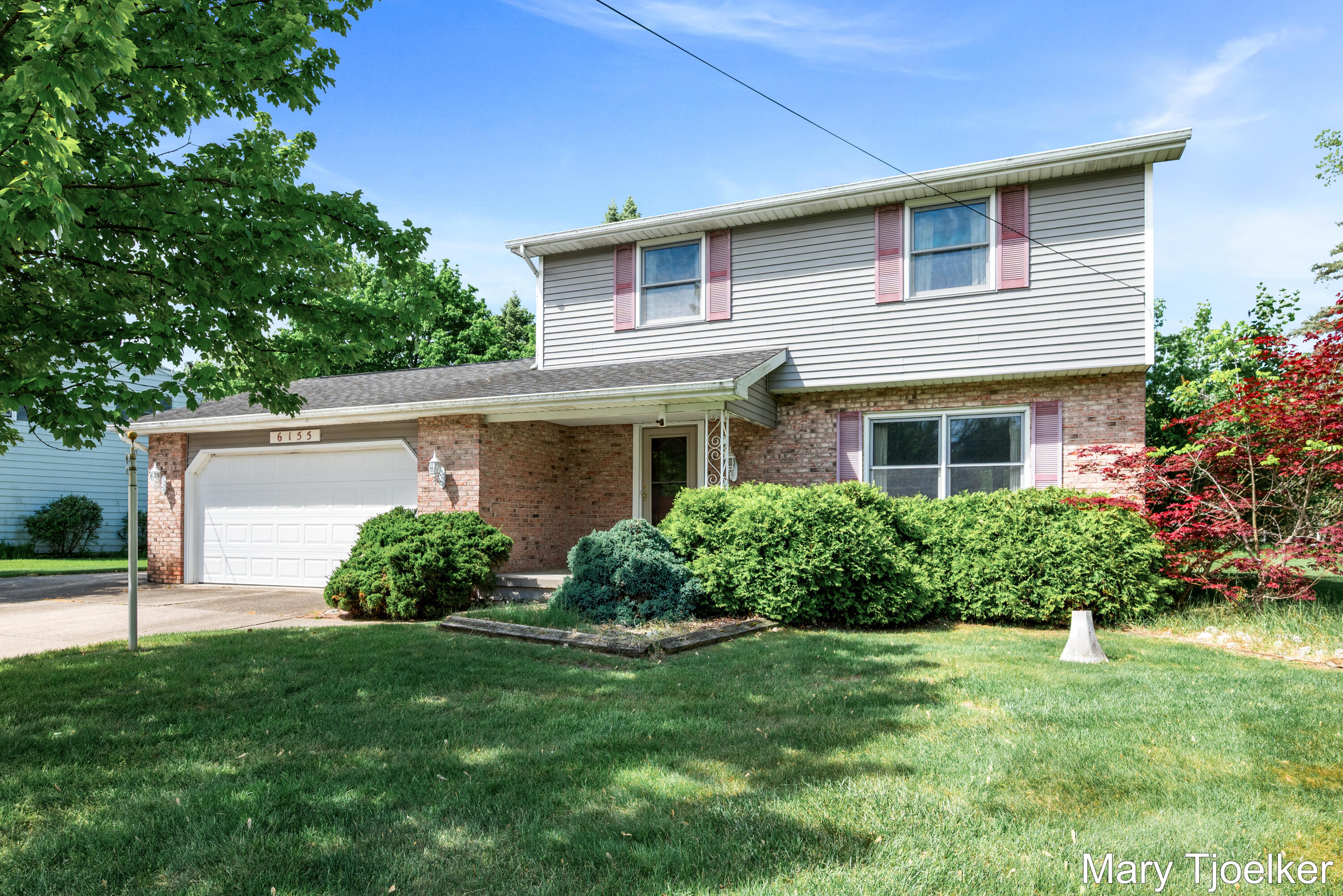 6155 Blythefield Avenue NE Rockford MI 49341