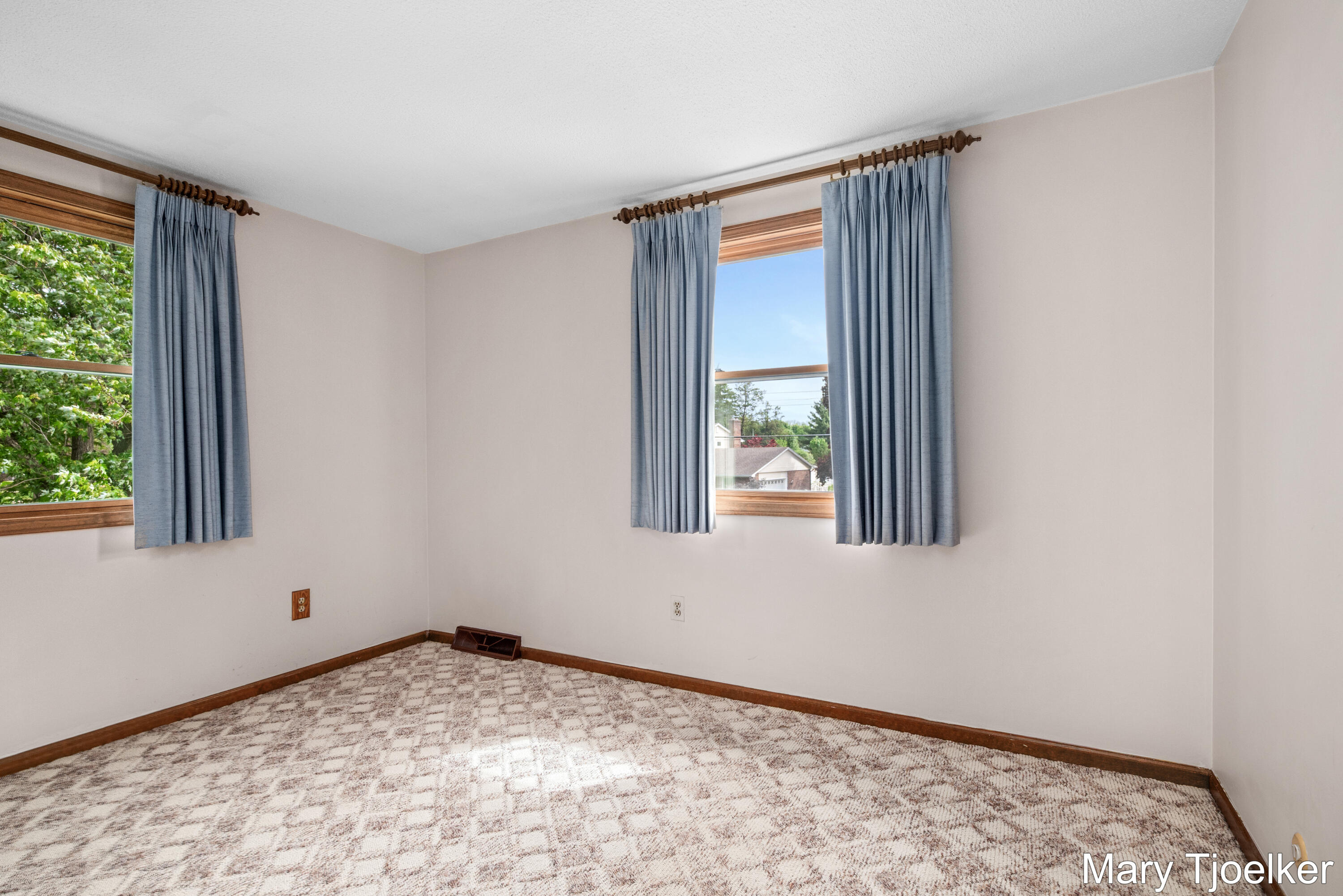 6155 Blythefield Avenue NE Rockford MI 49341